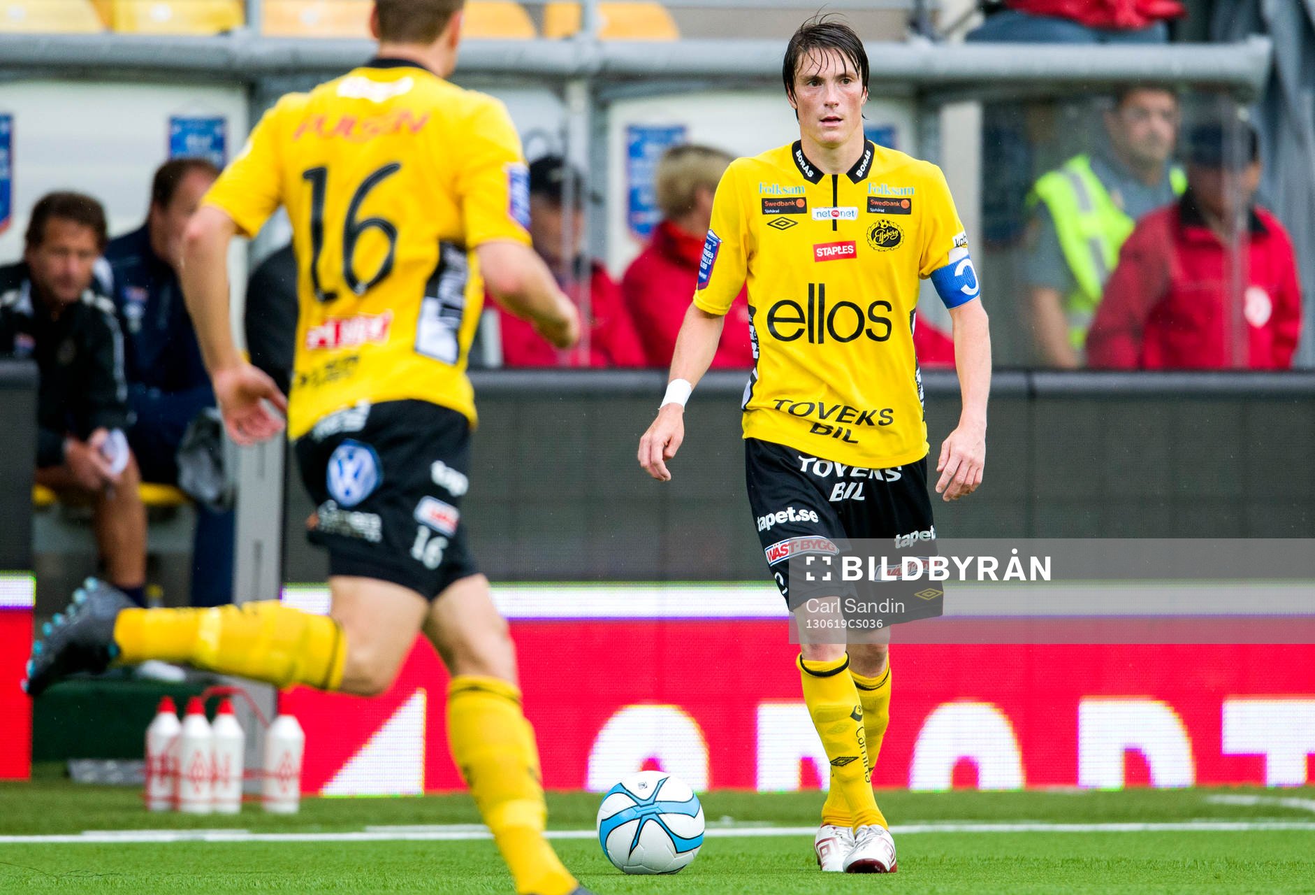 Elfsborgs Lasse Nilsson blickar ut över planen i