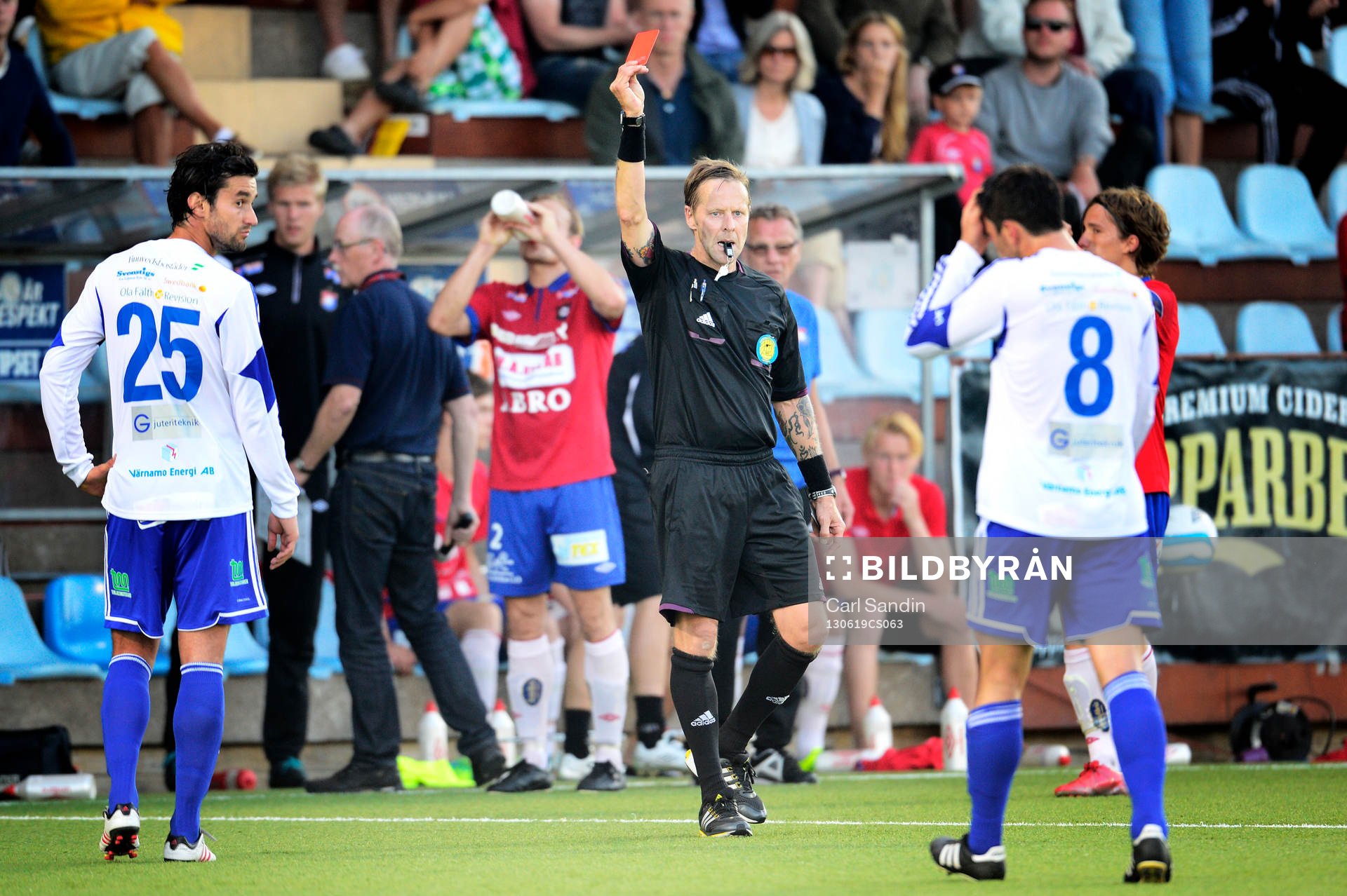 Värnamos Carlos Gaete Moggia får rött kort