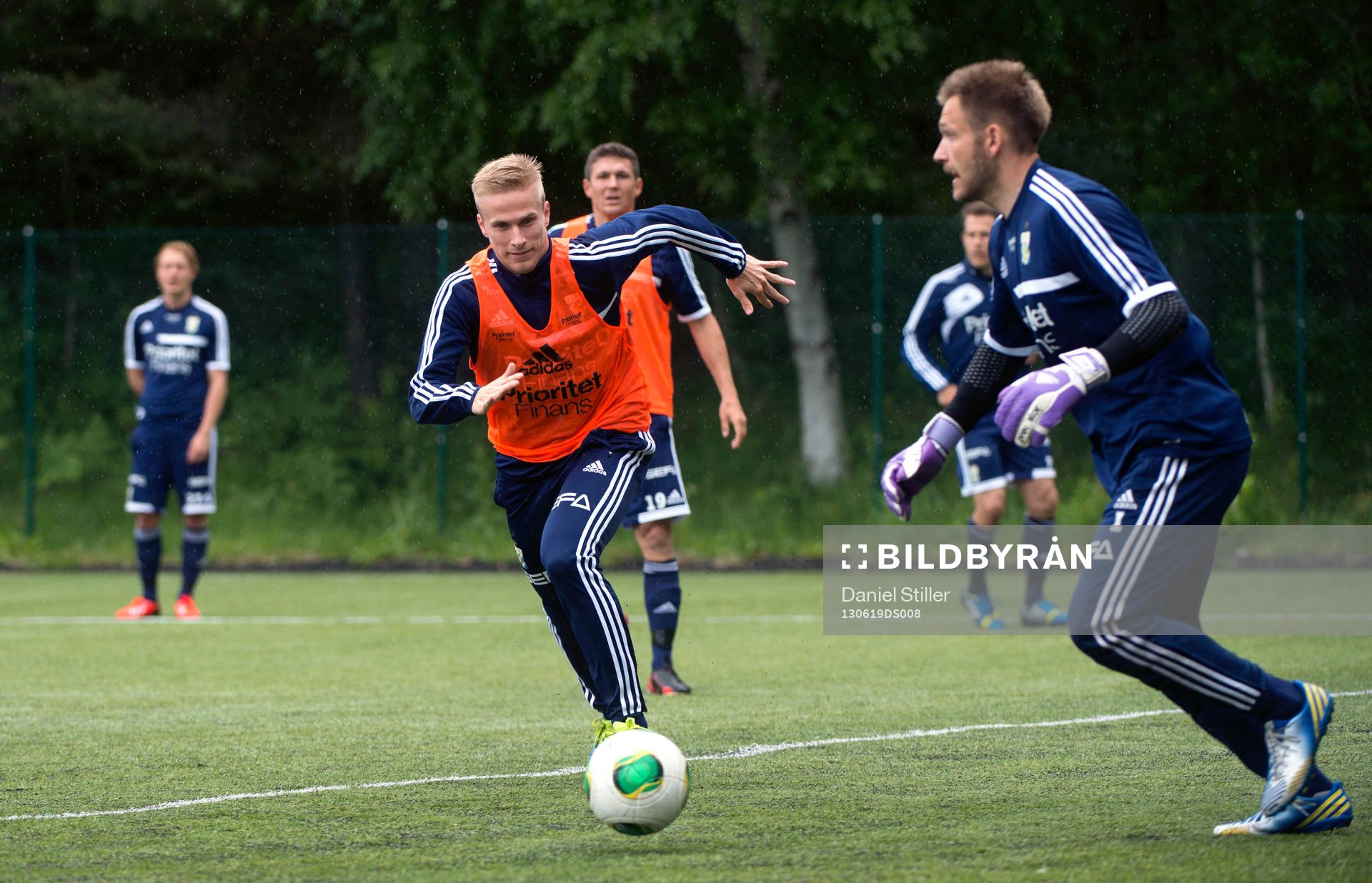 Oscar Wendt är med på dagens träning, här