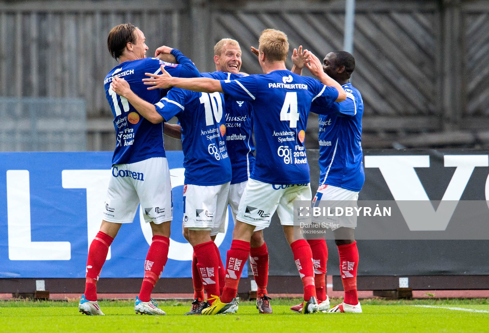 Åtvidabergs Daniel Sjölund gör 0-1 i matchen mellan Häcken och Åtvidaberg 19 juni 2013 i Göteborg och Åtvidaberg jublar.