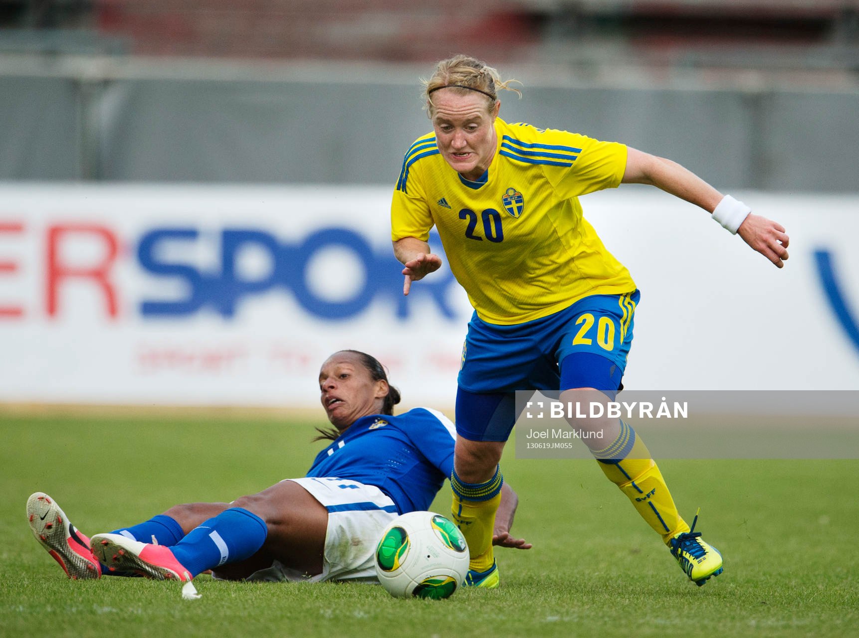 Sveriges Marie Hammarström (h) i träningslandskampen