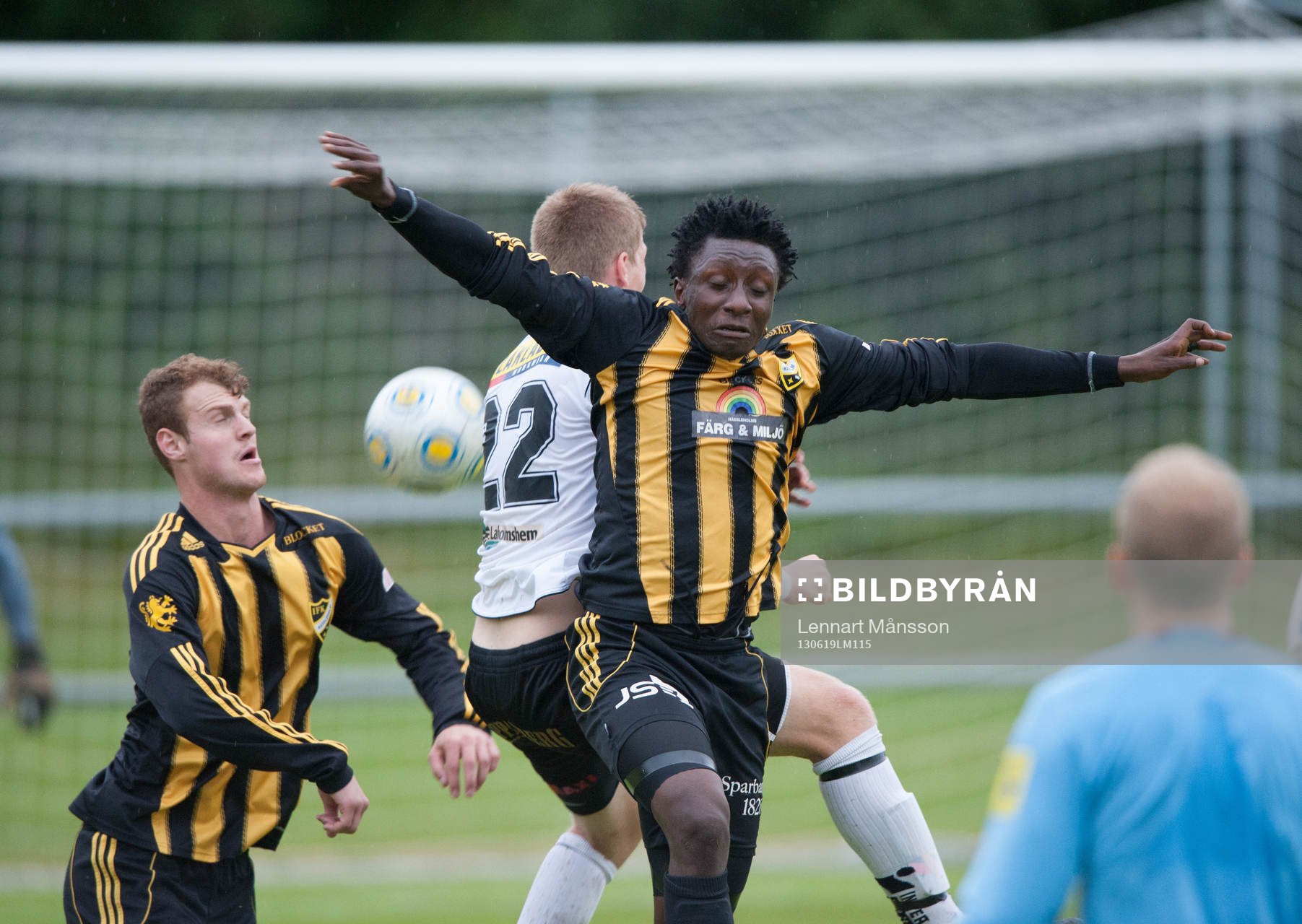 Fotboll, division 3, Laholm - IFK Hässleholm: Ekrem Dibrani och Waxiu Shehu, Hässleholm och Laholms målvakt