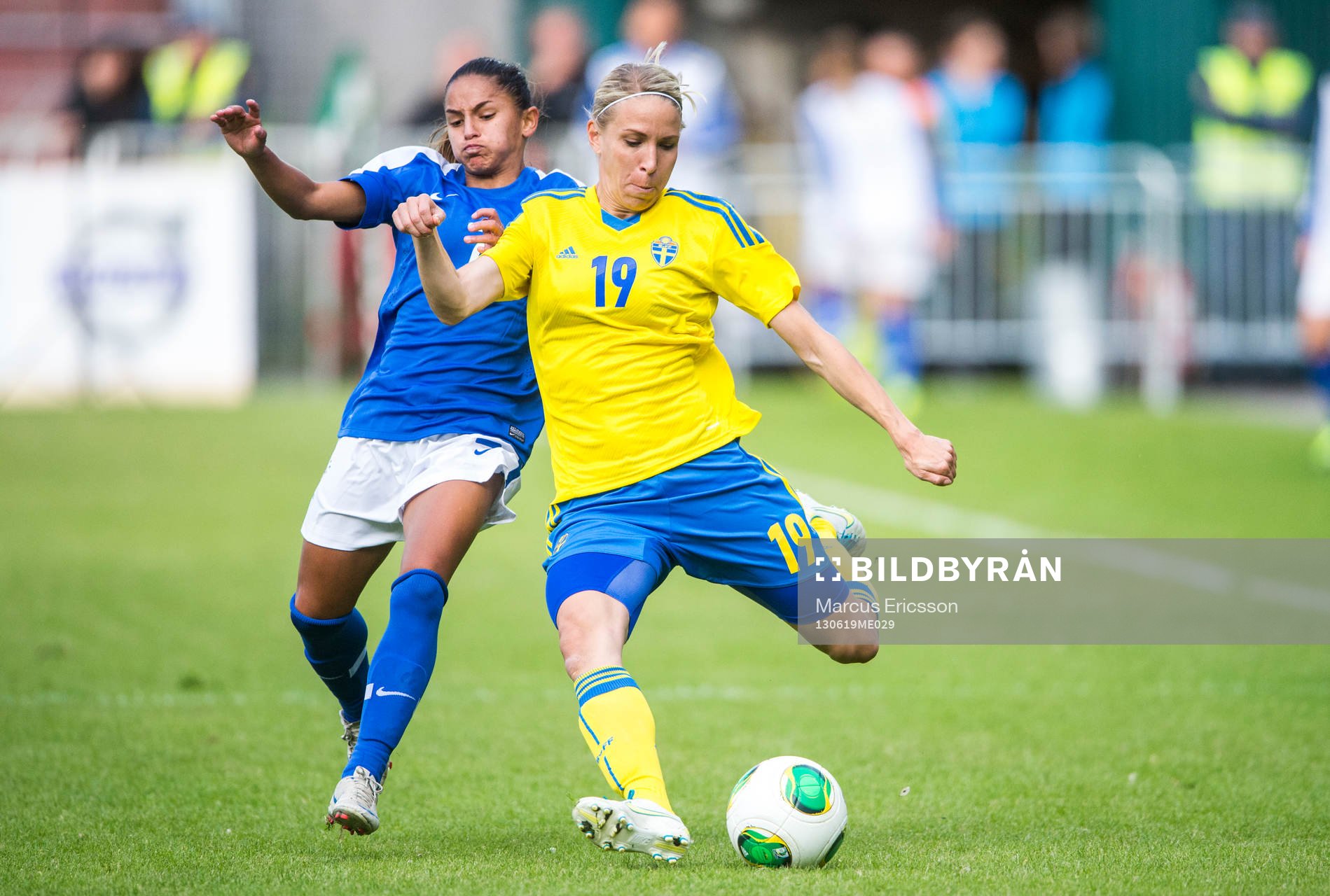 Brasiliens Débinha och Sveriges Elin Magnusson i