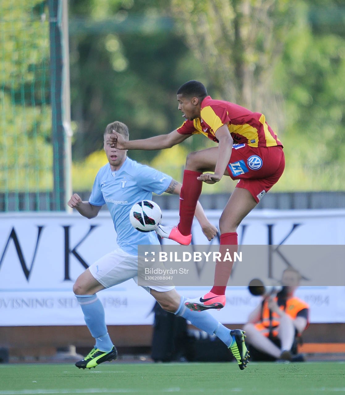 Malmös nr 5 Pontus Jansson och Syrianska nr 8 Osman Sow