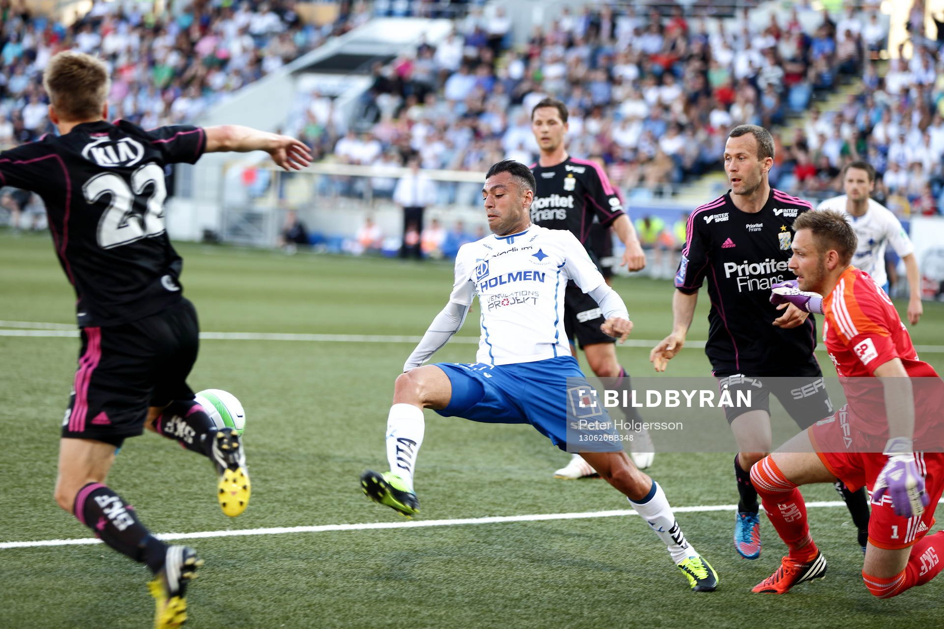 Norrköpings Imad Khalili och Göteborgs målvakt John