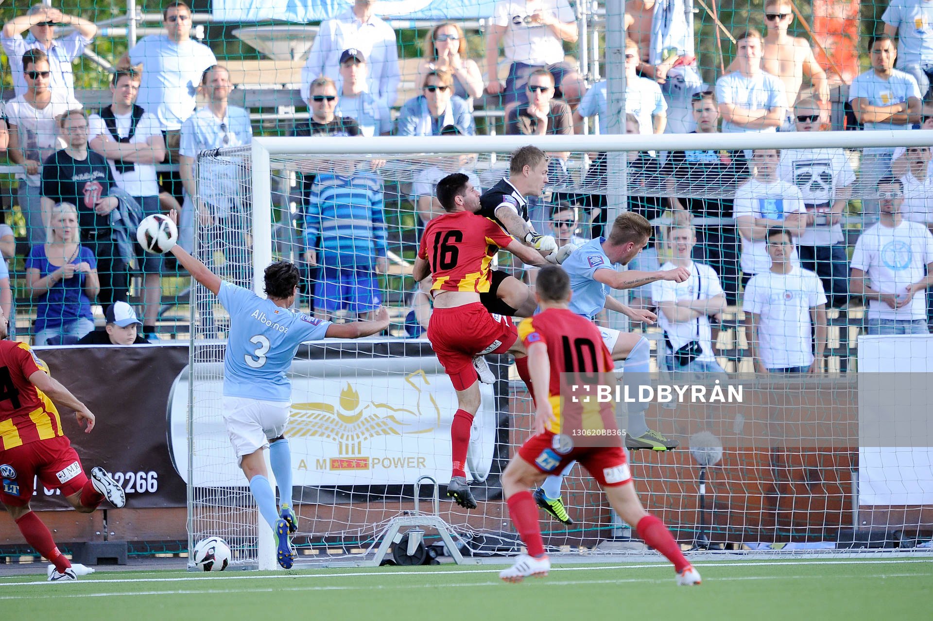 Fotboll, Allsvenskan, Syrianska FC- Malmö FF: 0-1 målet av Malmös nr 9 Dardan Rexhepi. 