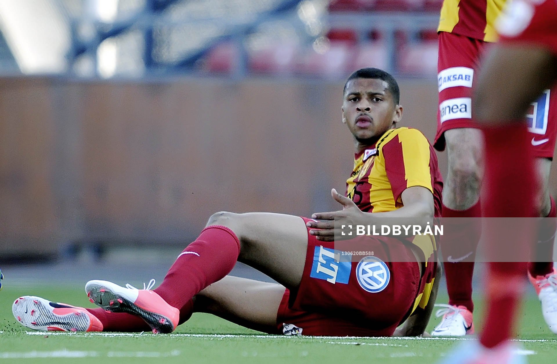 Syrianska nr 8 Osman Sow sitter och deppar