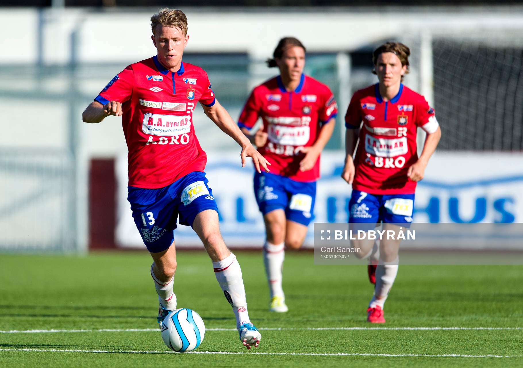 Örgrytes Johan Hedman driver bollen