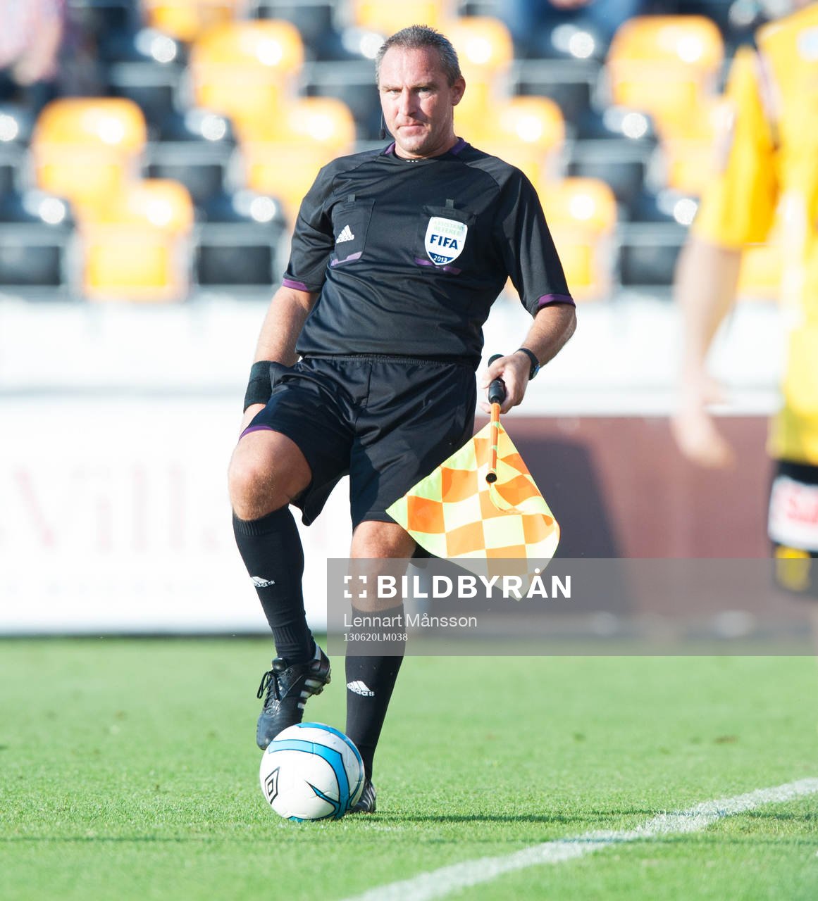 Fotboll, allsvenskan, Mjällby - Kalmar: Joakim Flink, assisterande domare