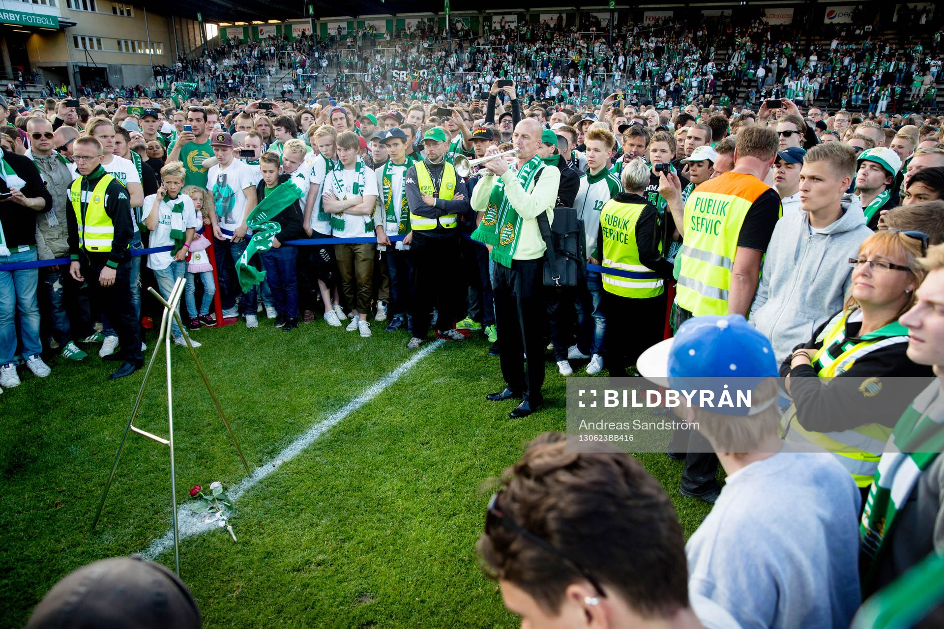 En musiker spelar trumpet efter den sista matchen på Söderstadion som spelades mellan Hammarby och Ängelholm i Superettan i fotboll 23 Juni 2013 i Stockholm.