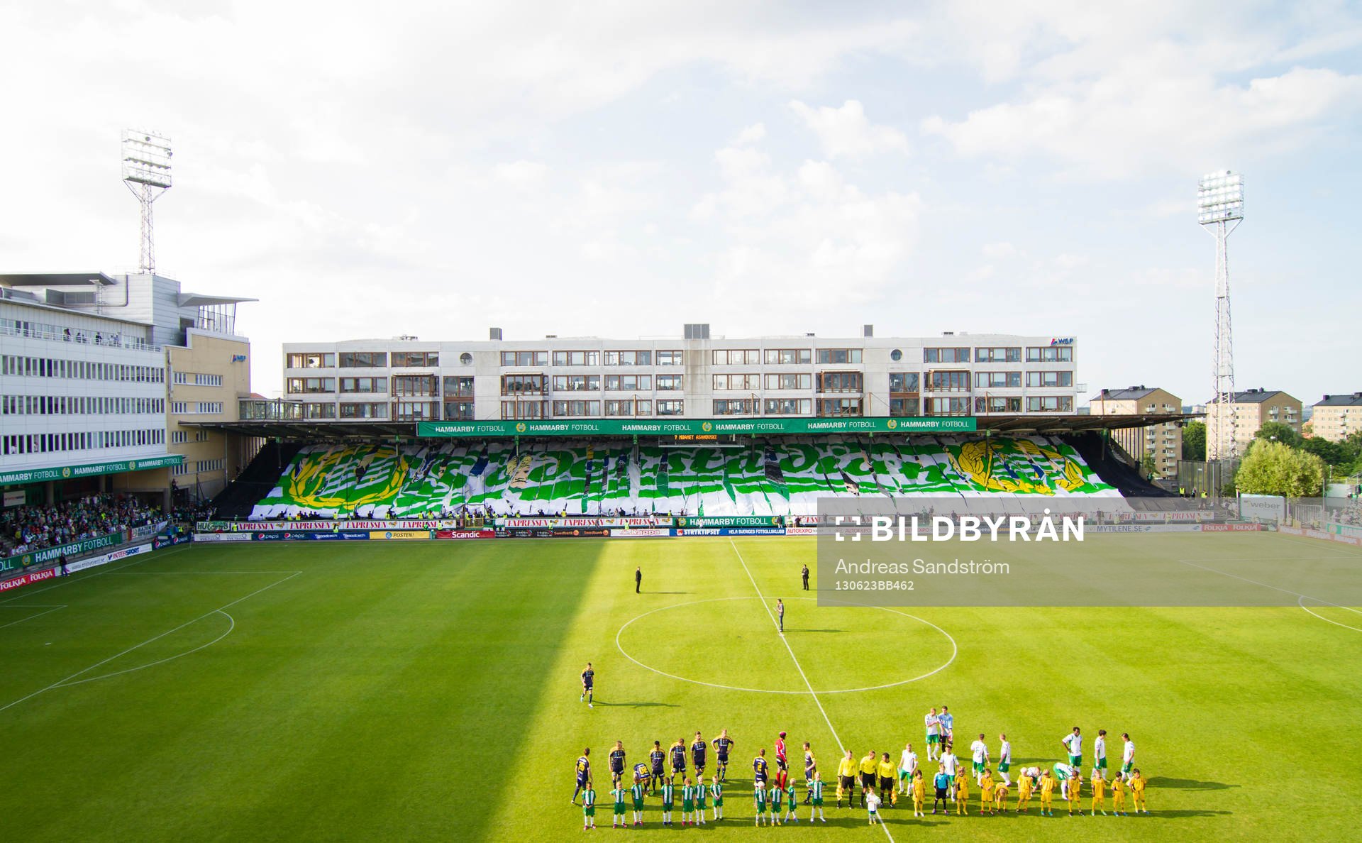 Hammarby tifo på norra läktaren innan matchen mellan