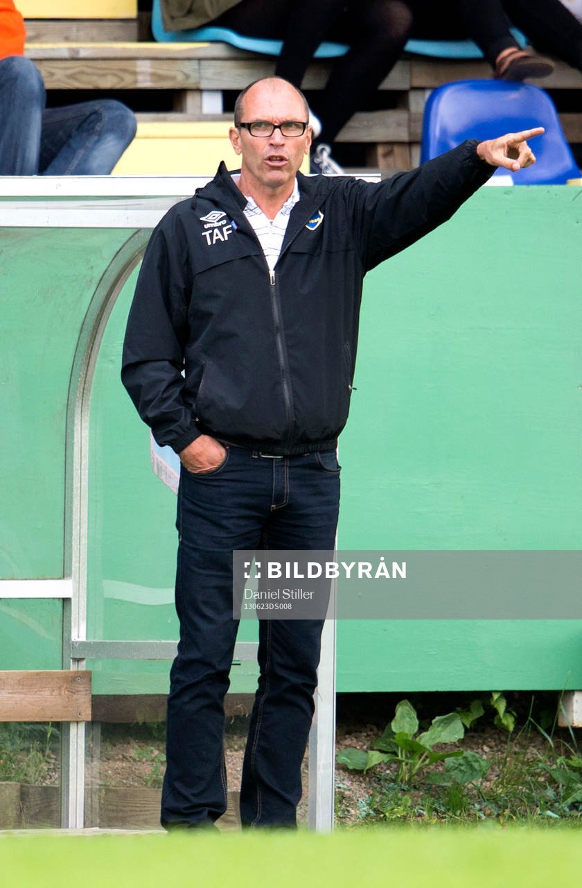 Ljungskiles tränare Tor-Arne Fredheim i matchen mellan