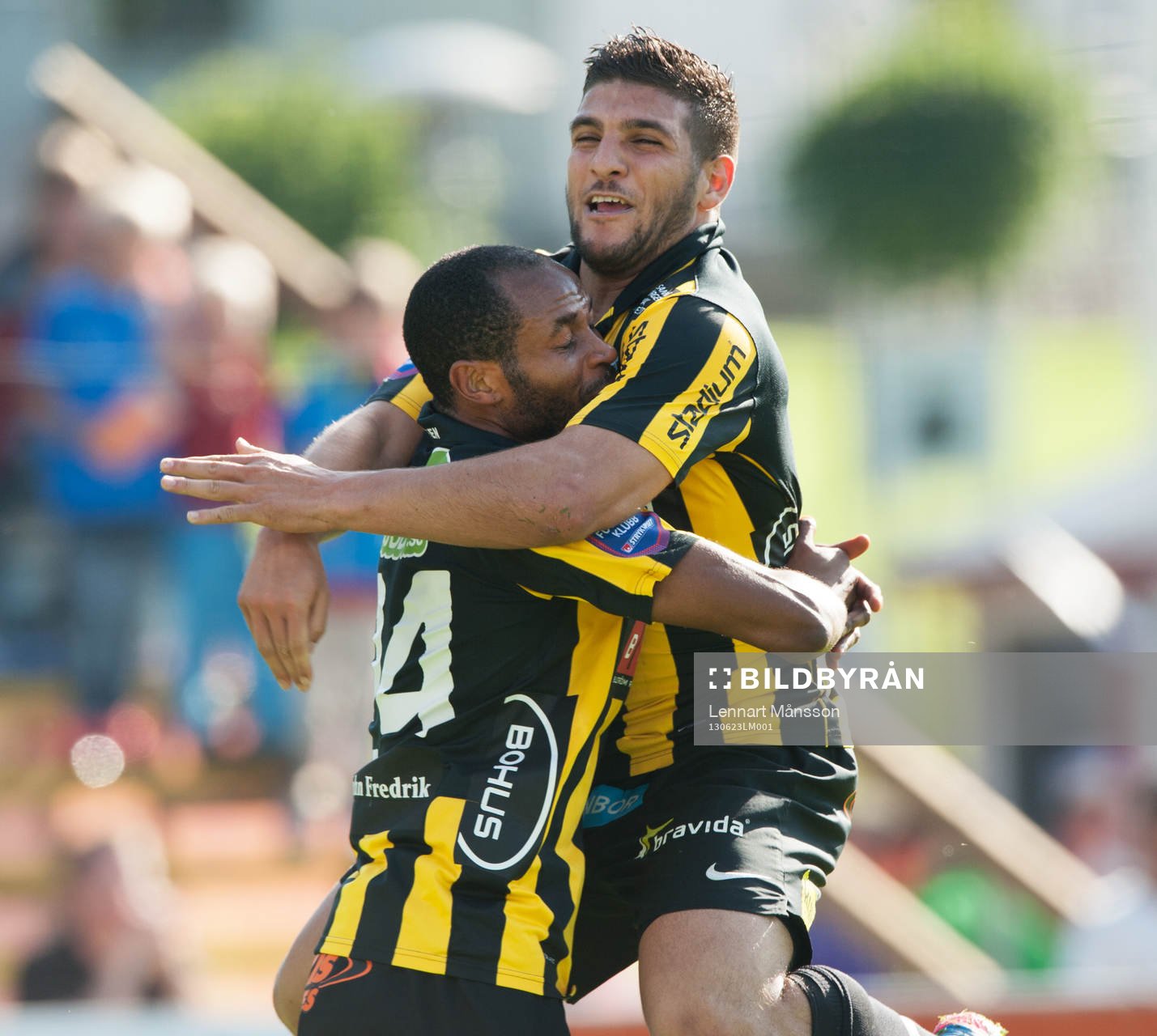 0-1 Moestafa El Kabir, Häcken, som tackar Rene Makondele