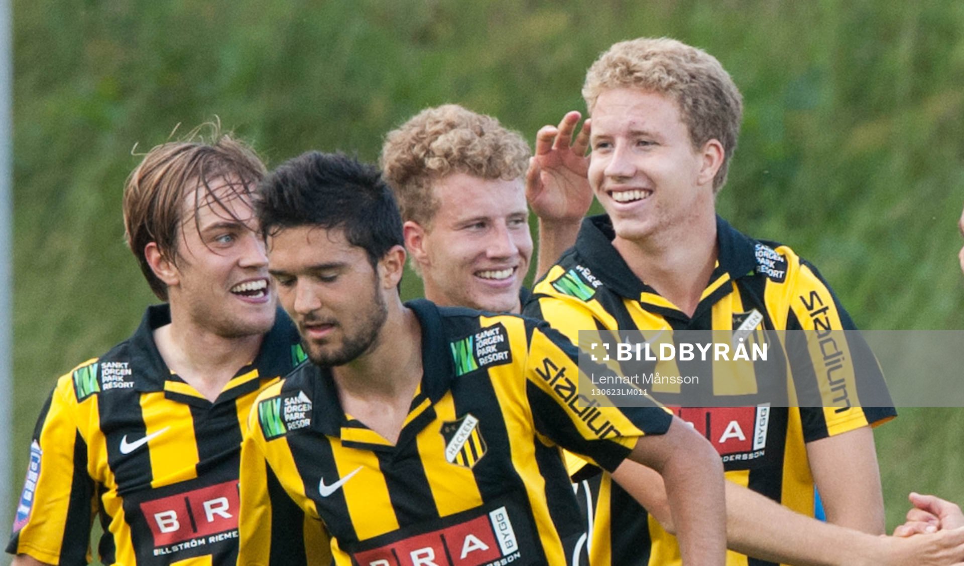 0-2, Samuel Gustafson, Häcken, som grattas av