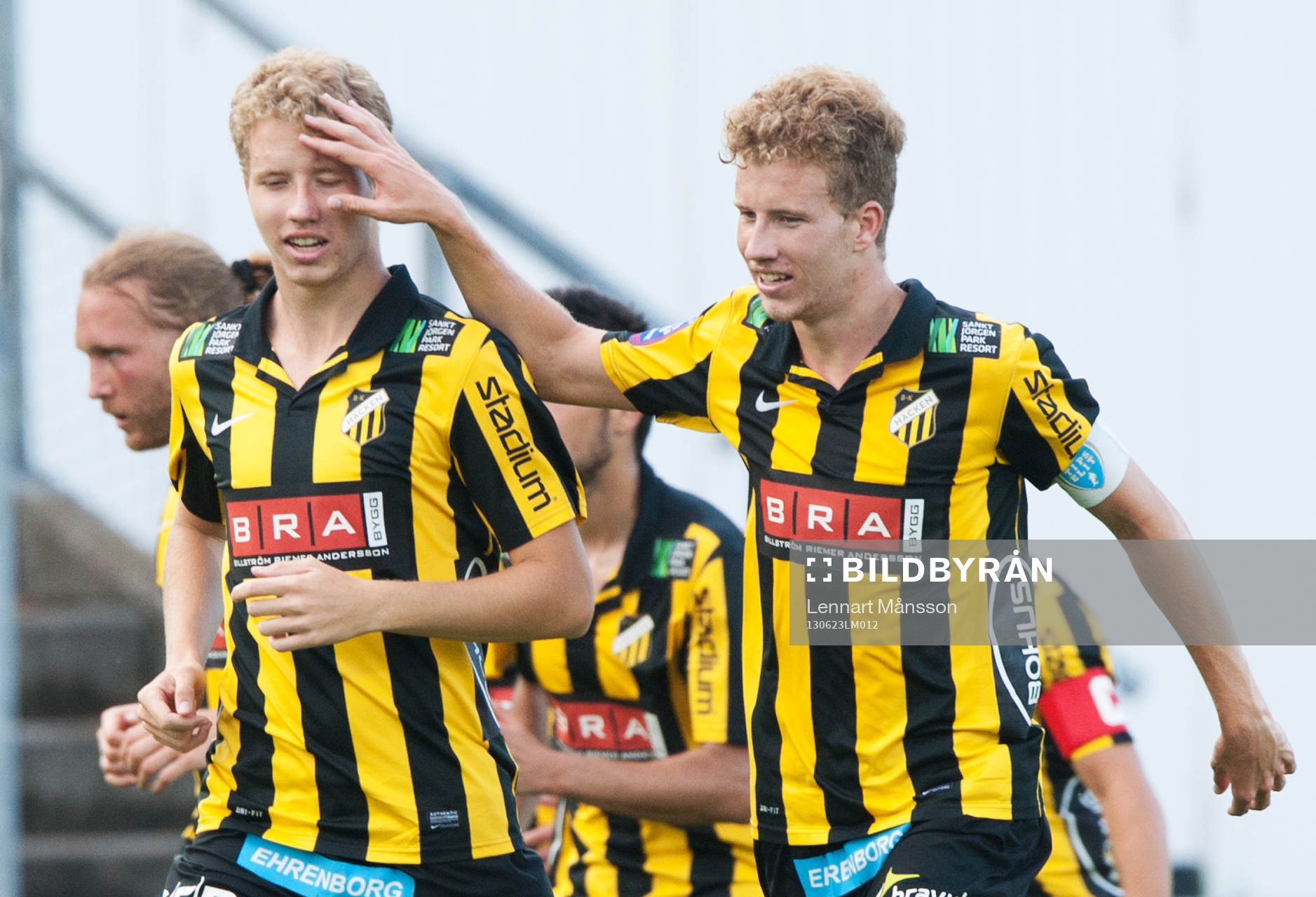 0-2, Samuel Gustafson, Häcken, som grattas av