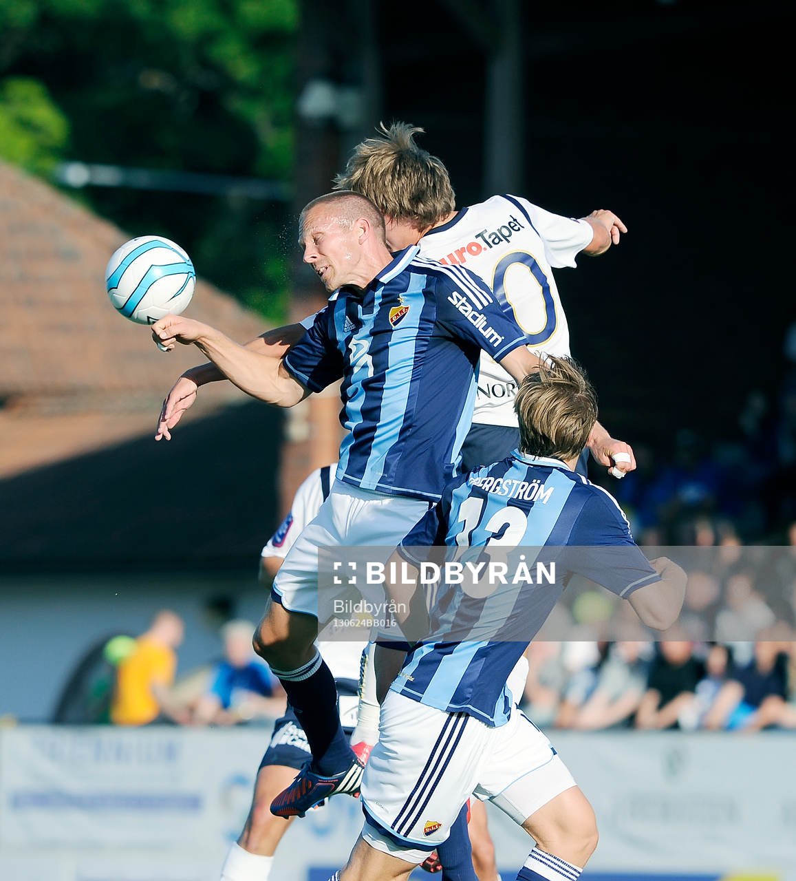 Djurgårdens nr 14 Mattias Östberg och Gefles nr 10 Jakob