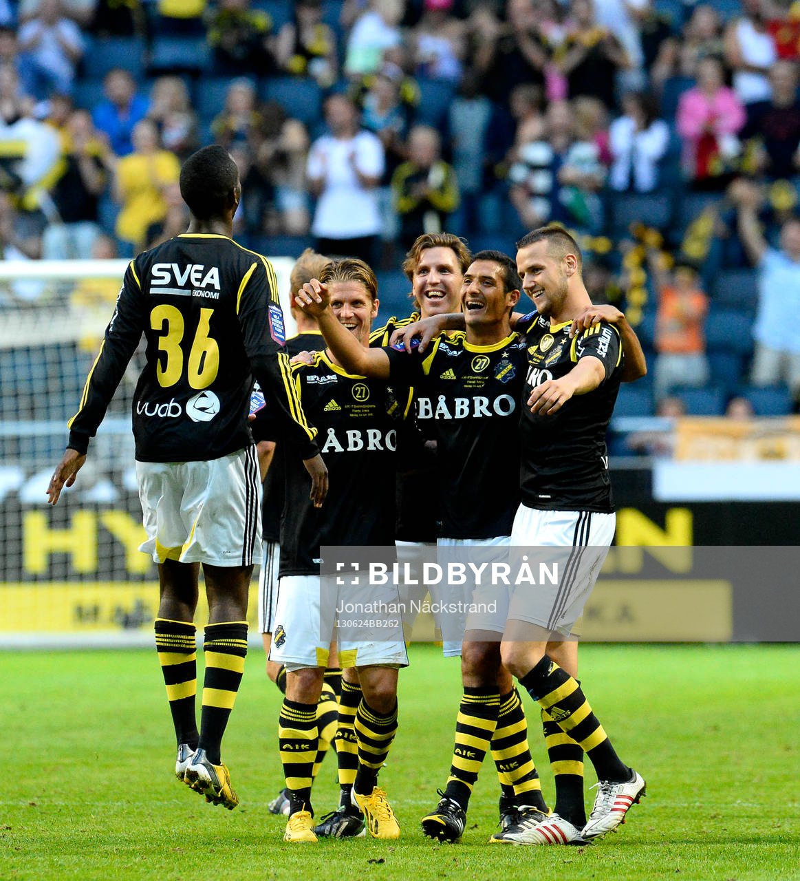 AIK:s spelare jublar med Henok Goitom (v) efter 2-0-målet under fotbollsmatchen i Allsvenskan mellan AIK och Brommapojkarna den 24 Juni 2013 i Stockholm.