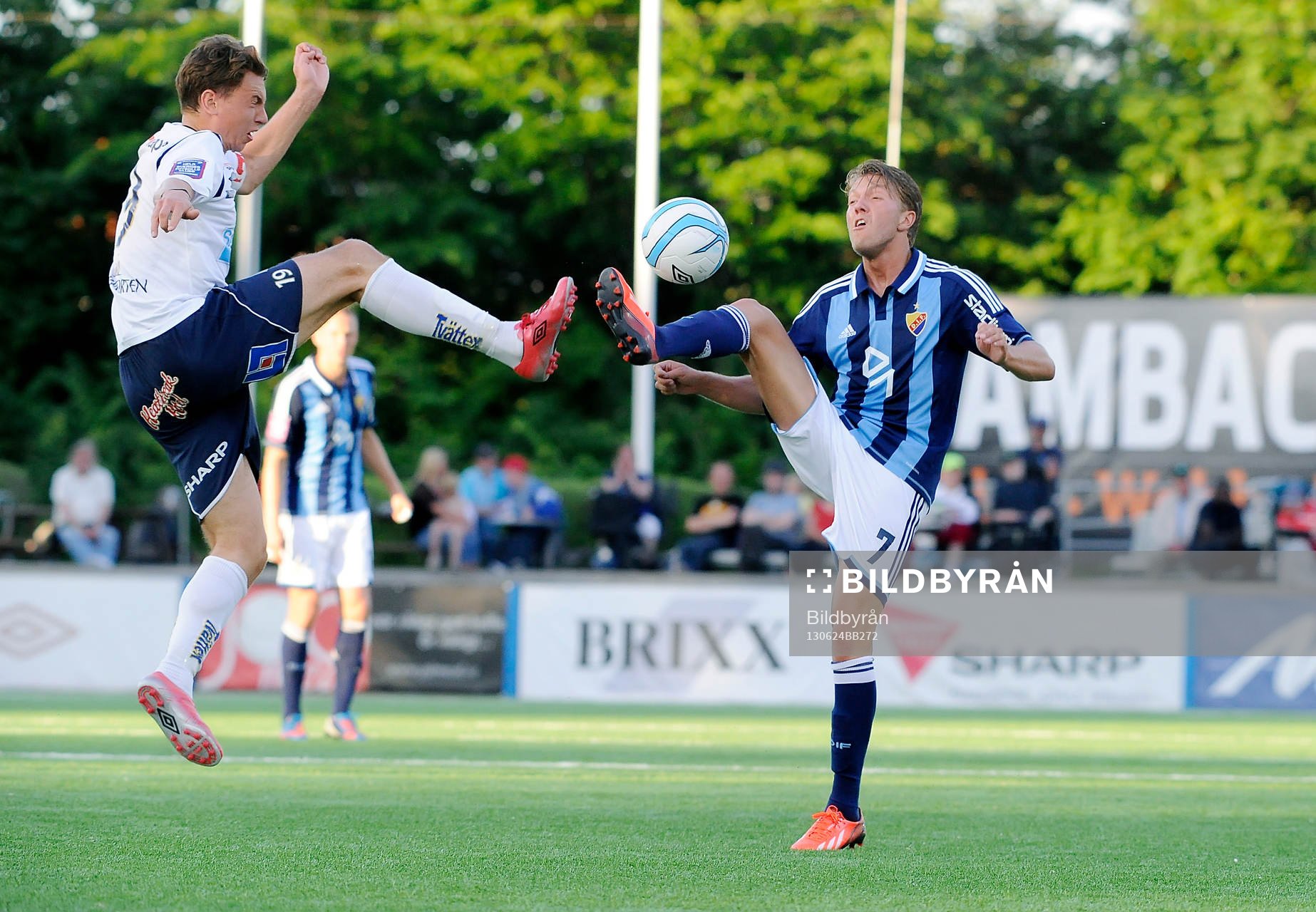 Djurgårdens nr 7 Martin Broberg och Gefles nr 19 Marcus
