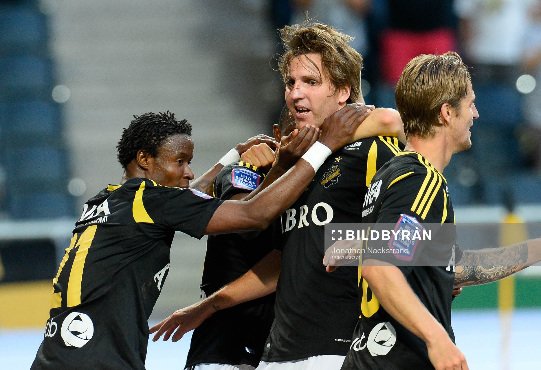 s Kennedy Igboananike (v), Nils-Eric Johansson (m) och