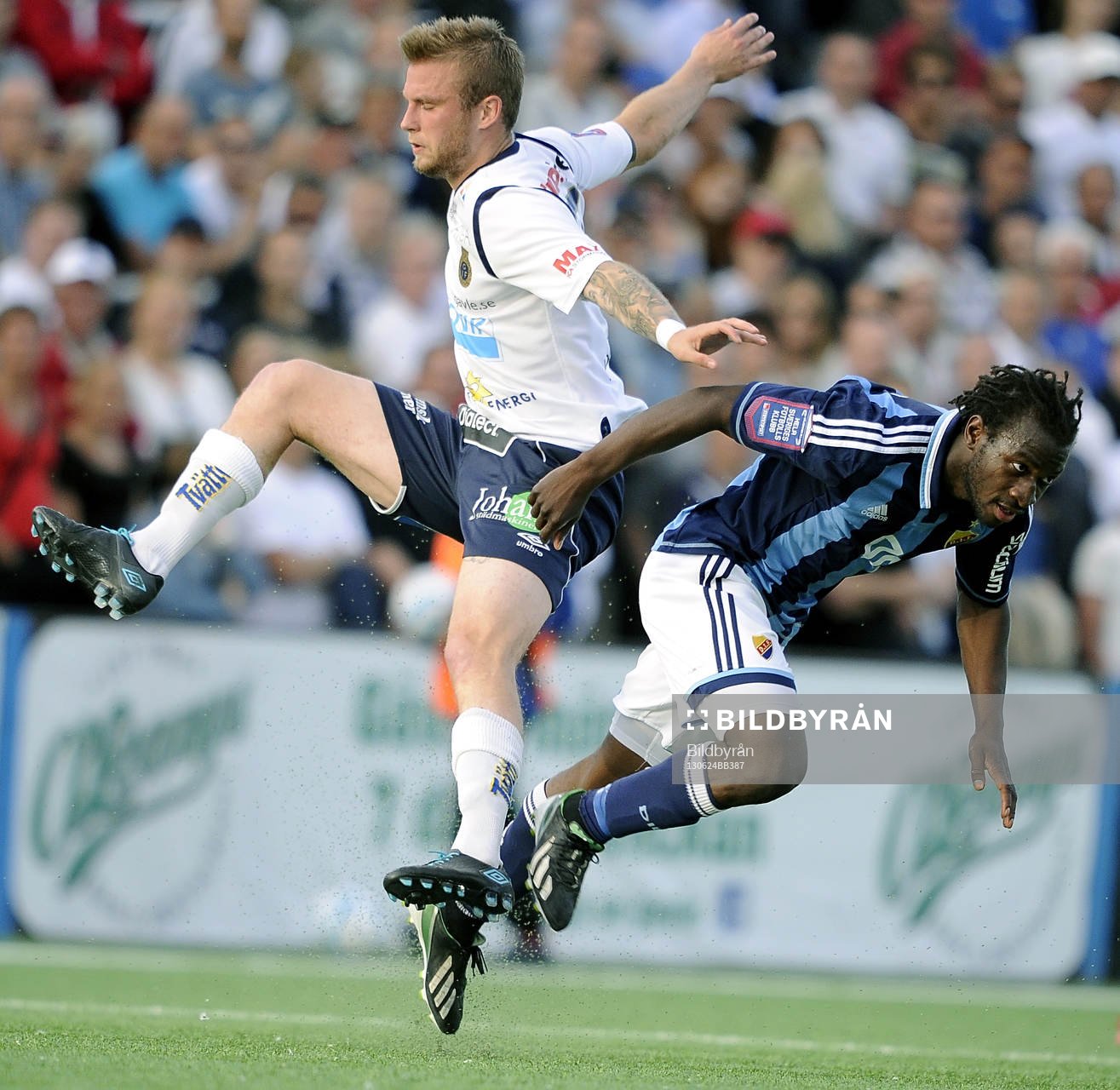 Djurgårdens nr 11 Amadou Jawo och Gefles nr 7 Alexander