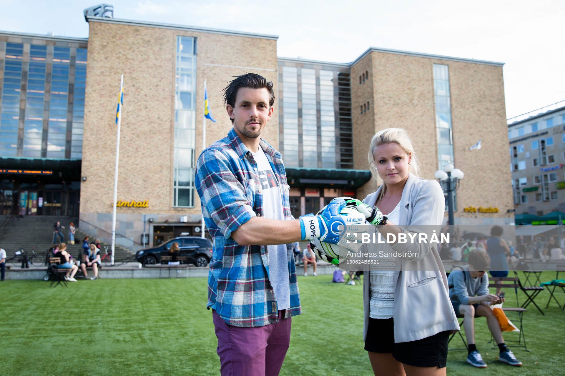 Hammarbys målvakt Johannes Hopf och Hammarbys Damlags