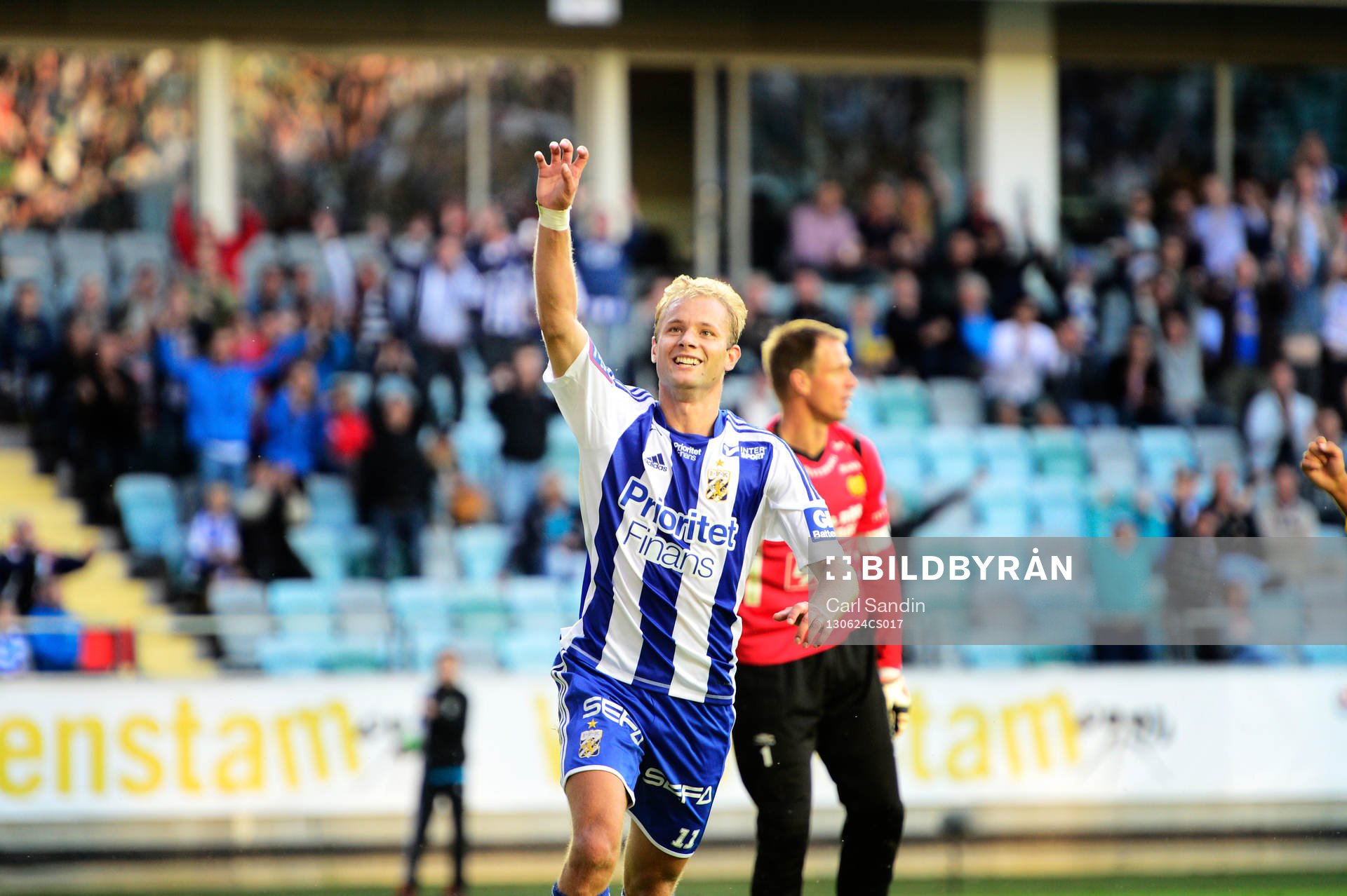 IFK Göteborgs Robin Söder jublar efter ha gjort 4-2 under fotbollsmatchen i allsvenskan mellan IFK Göteborg och Mjällby den 24 juni 2013 i Göteborg.