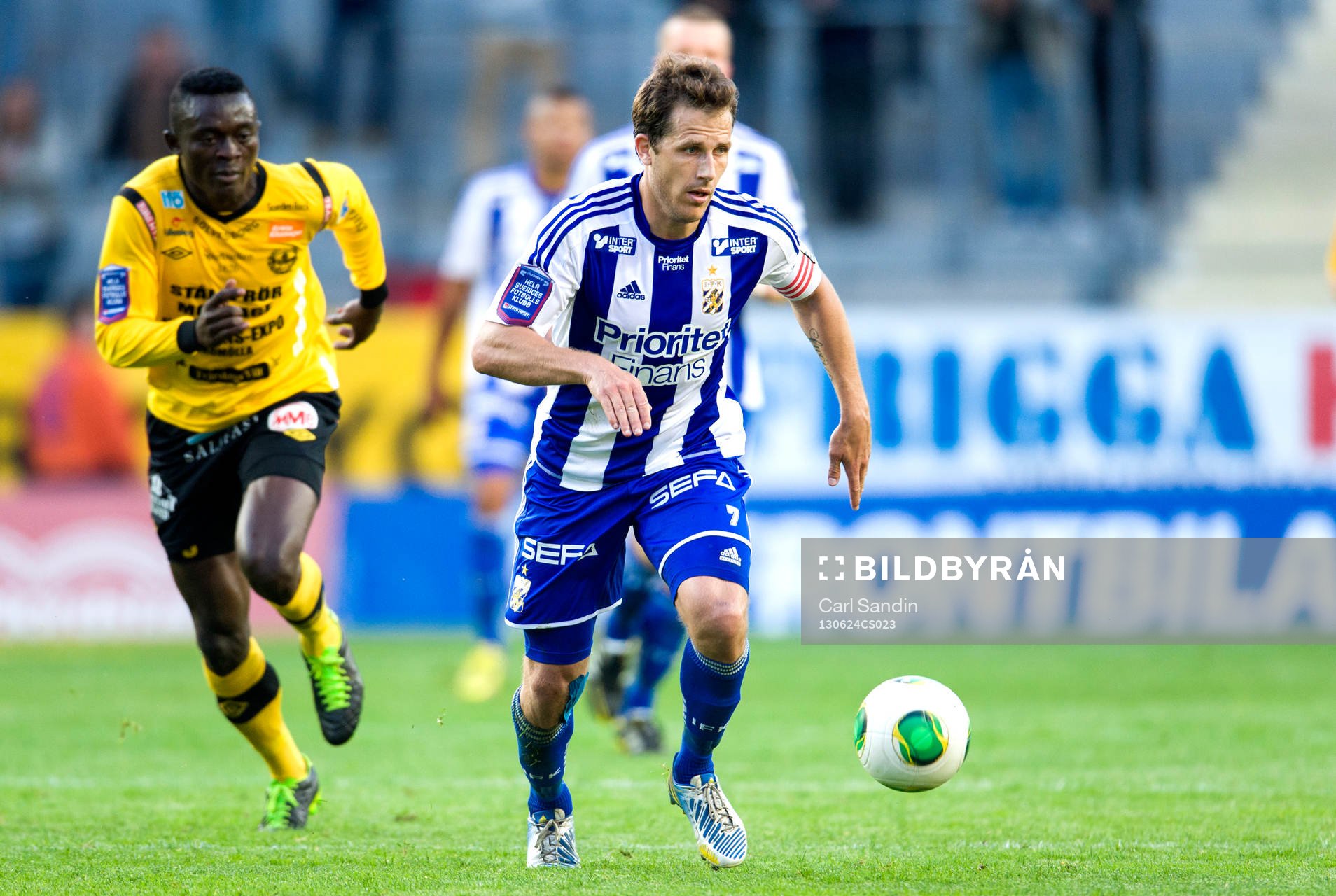 IFK Göteborgs Tobias Hysén driver bollen