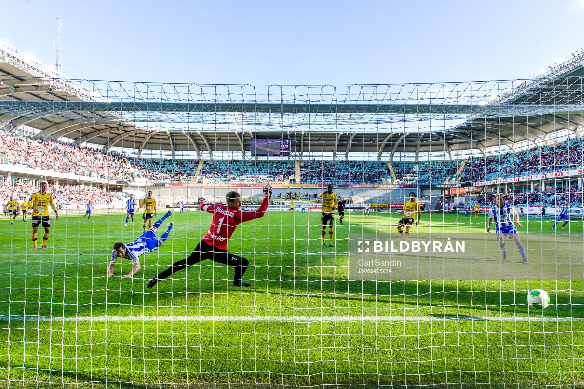 IFK Göteborgs Tobias Hysén nickar bollen till 1-1
