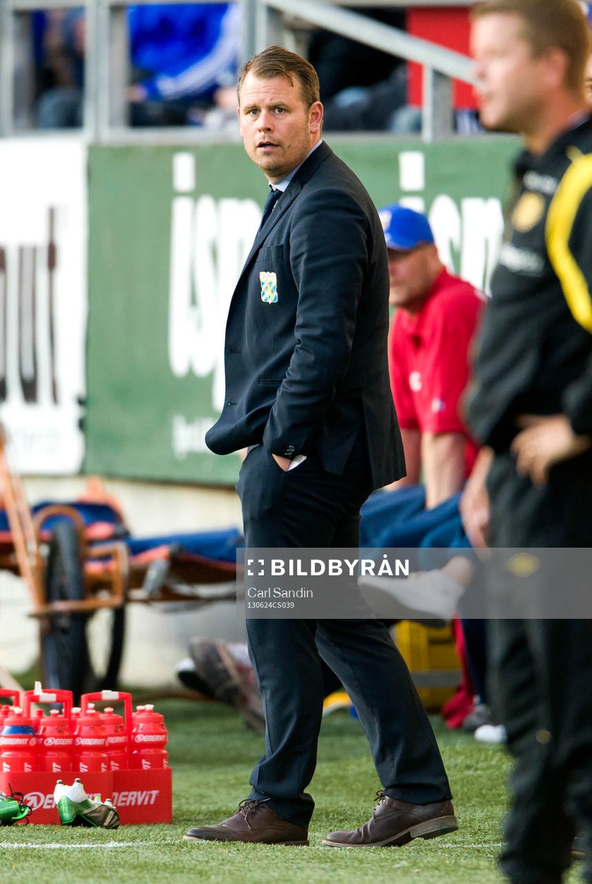 IFK Göteborgs tränare Mikael Stahre tittar