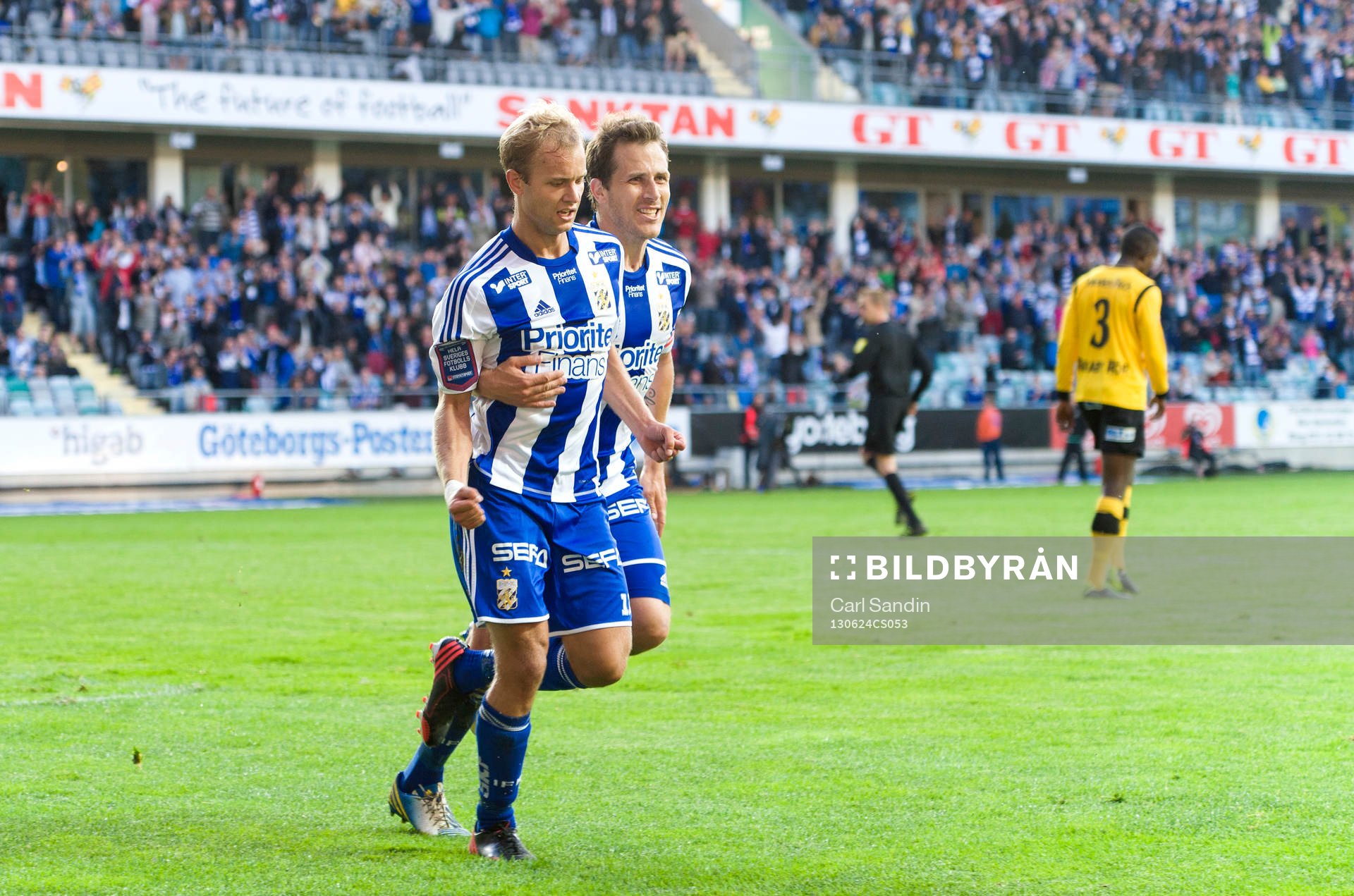 IFK Göteborgs Robin Söder och Tobias Hysén jublar efter Robin Söders 4-2-mål under fotbollsmatchen i allsvenskan mellan IFK Göteborg och Mjällby den 24 juni 2013 i Göteborg.