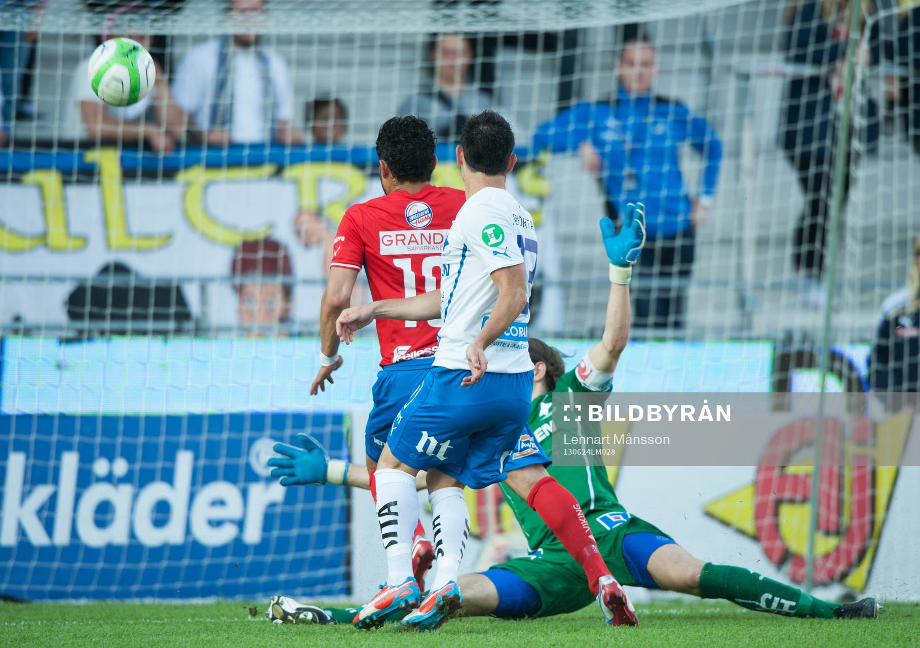 Pablo Pinones Arce, Öster, jättechans i början av matchen