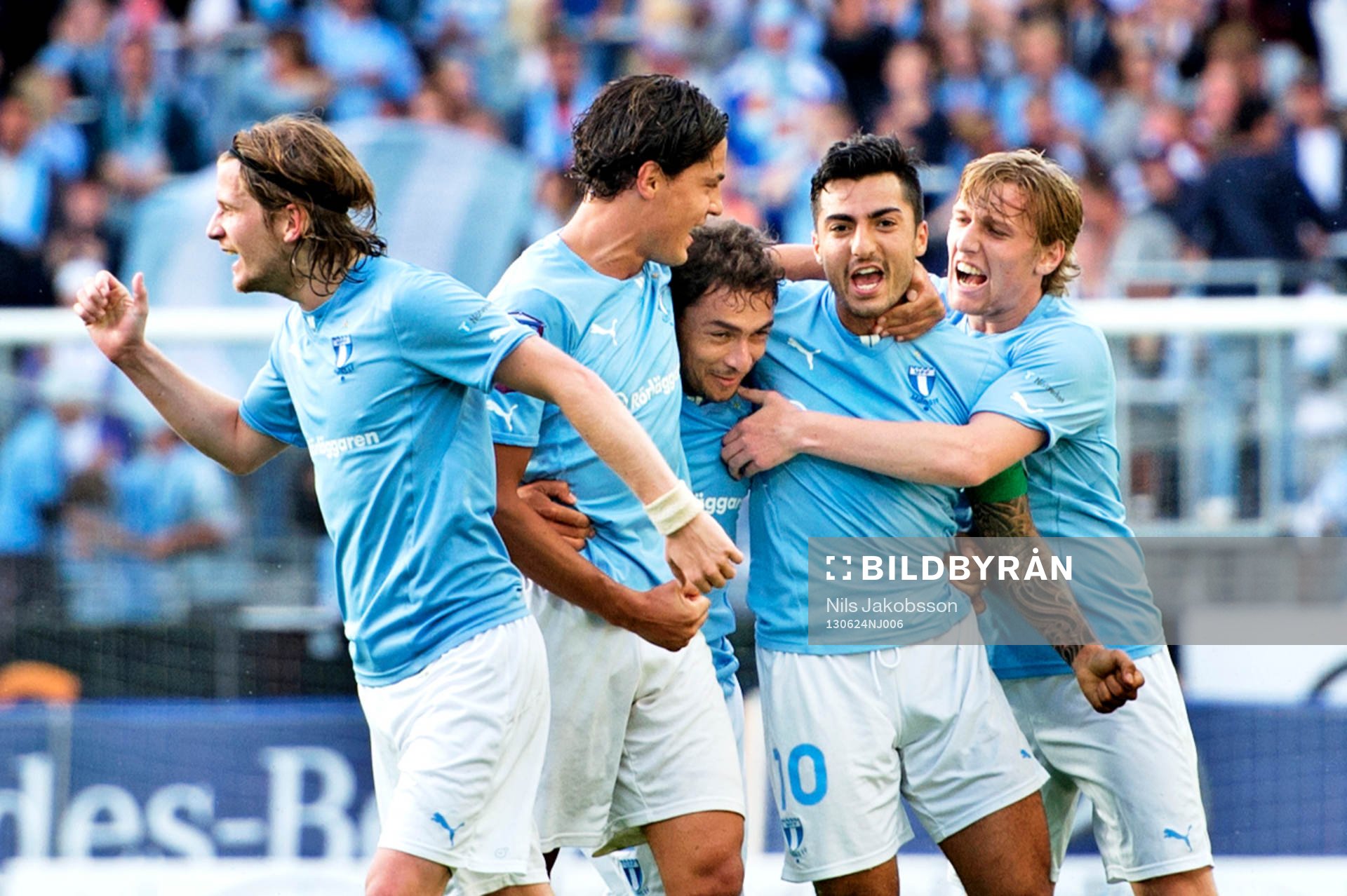 Malmö FFs Jiloan Hamad kramas om