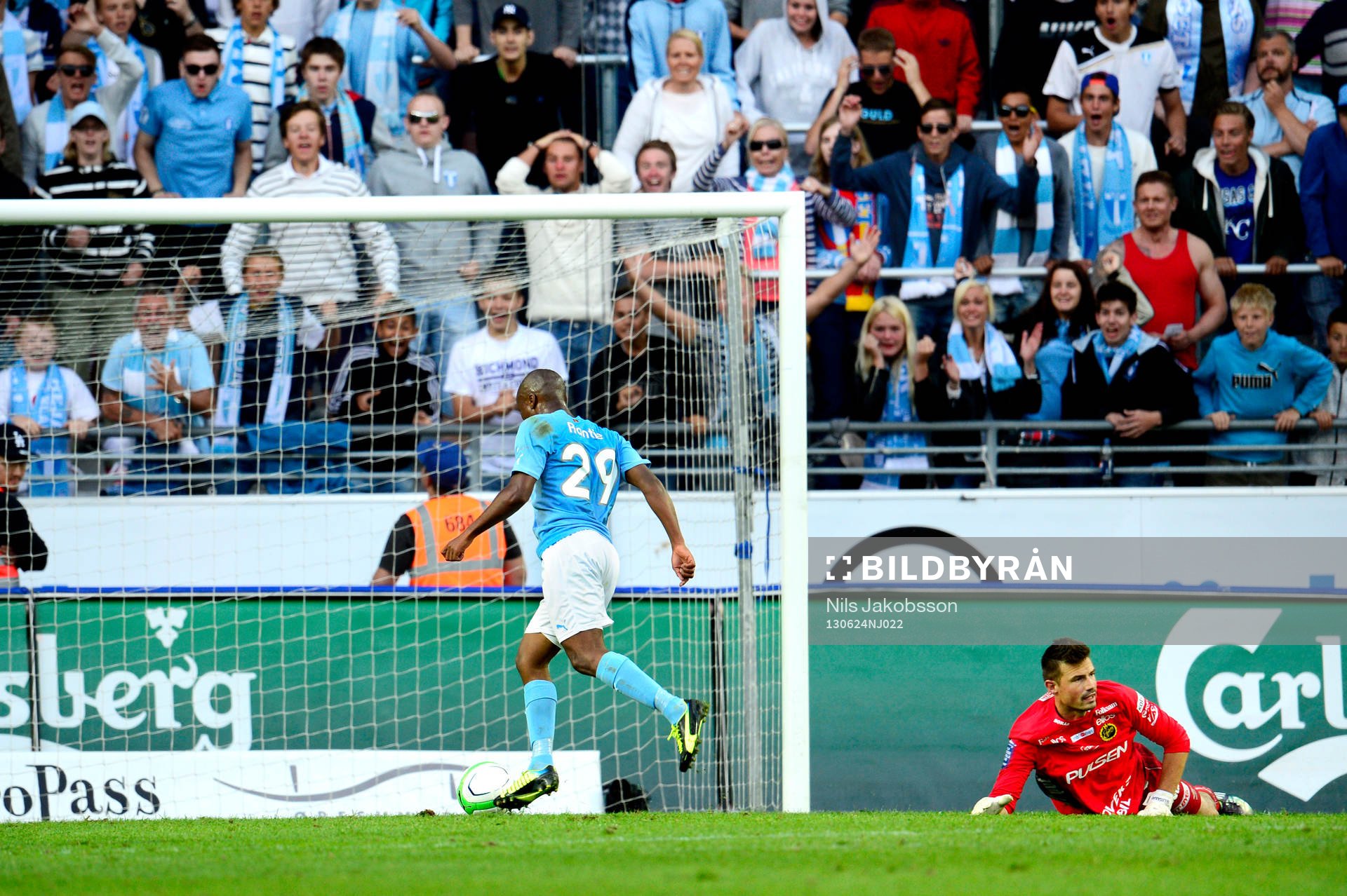 Malmö FFs Tokelo Rantietar sig förbi hela Elfsborgs