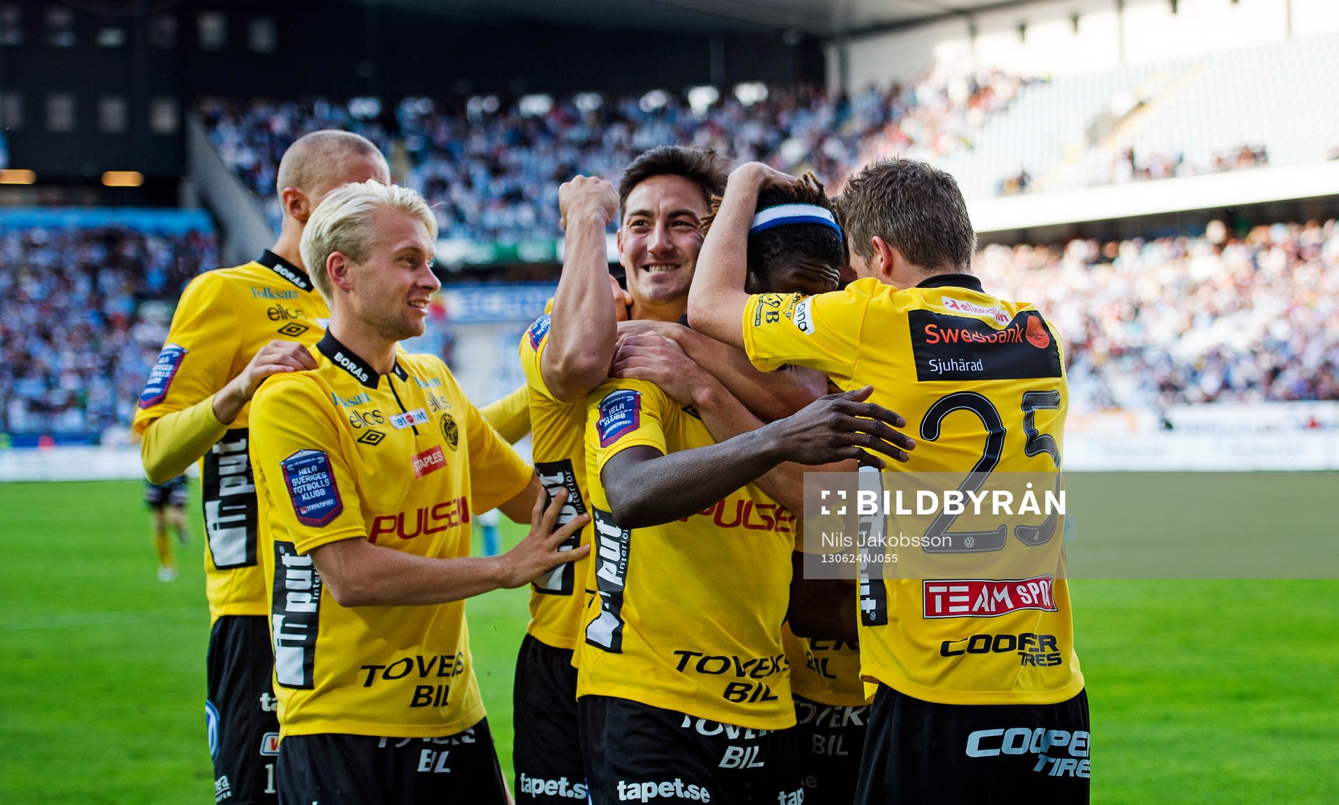 Elfsborgs Mohamed Bangura har gjort 1-1 och Johan Larsson,