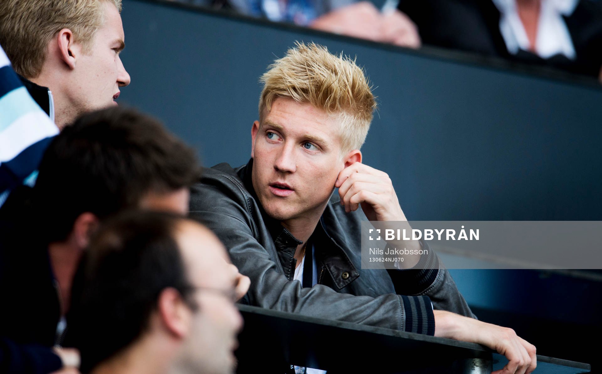 Malmö FFs Simon Kroon på läktaren