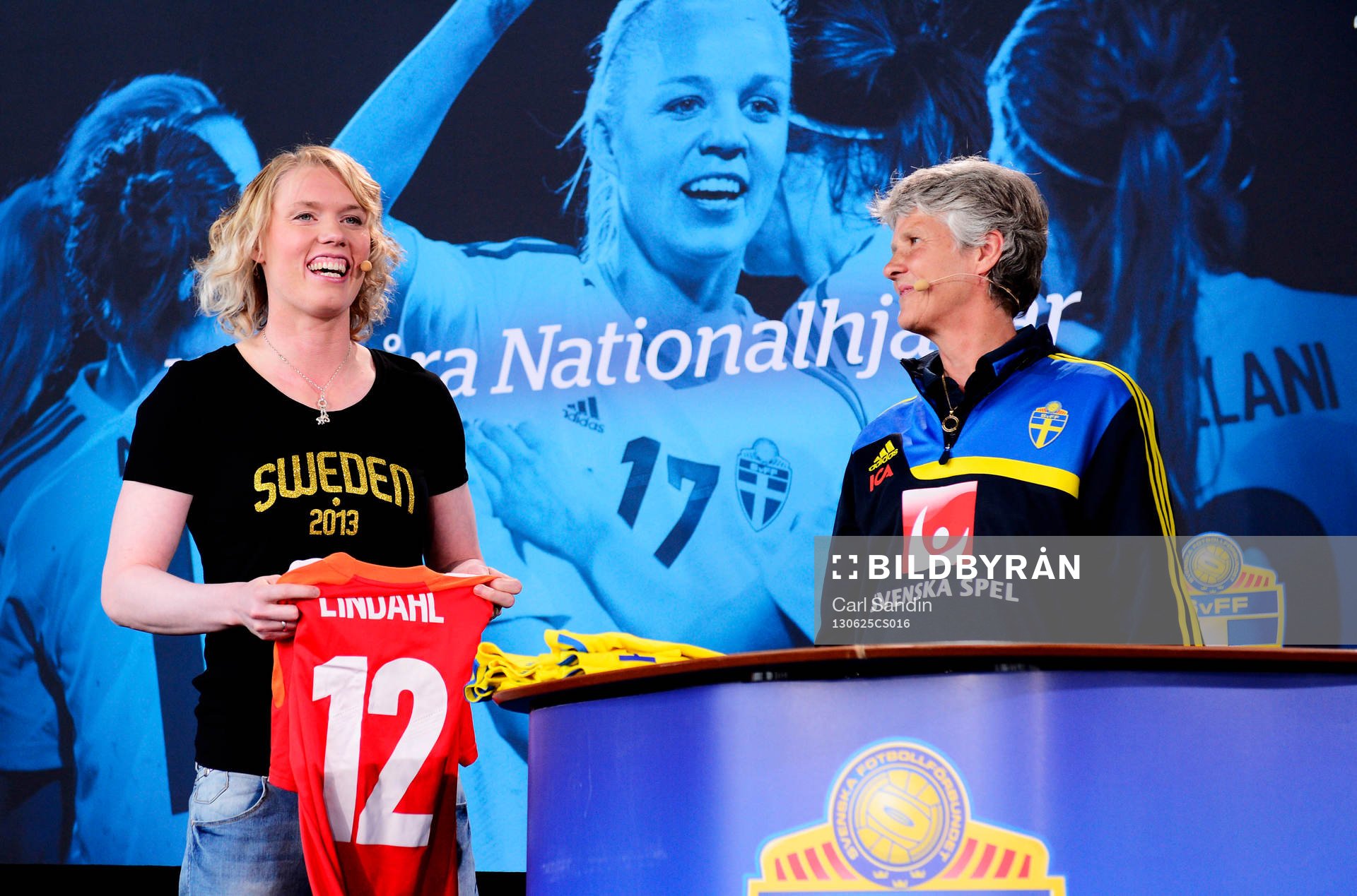 Sveriges målvakt Hedvig Lindahl och förbundskapten Pia