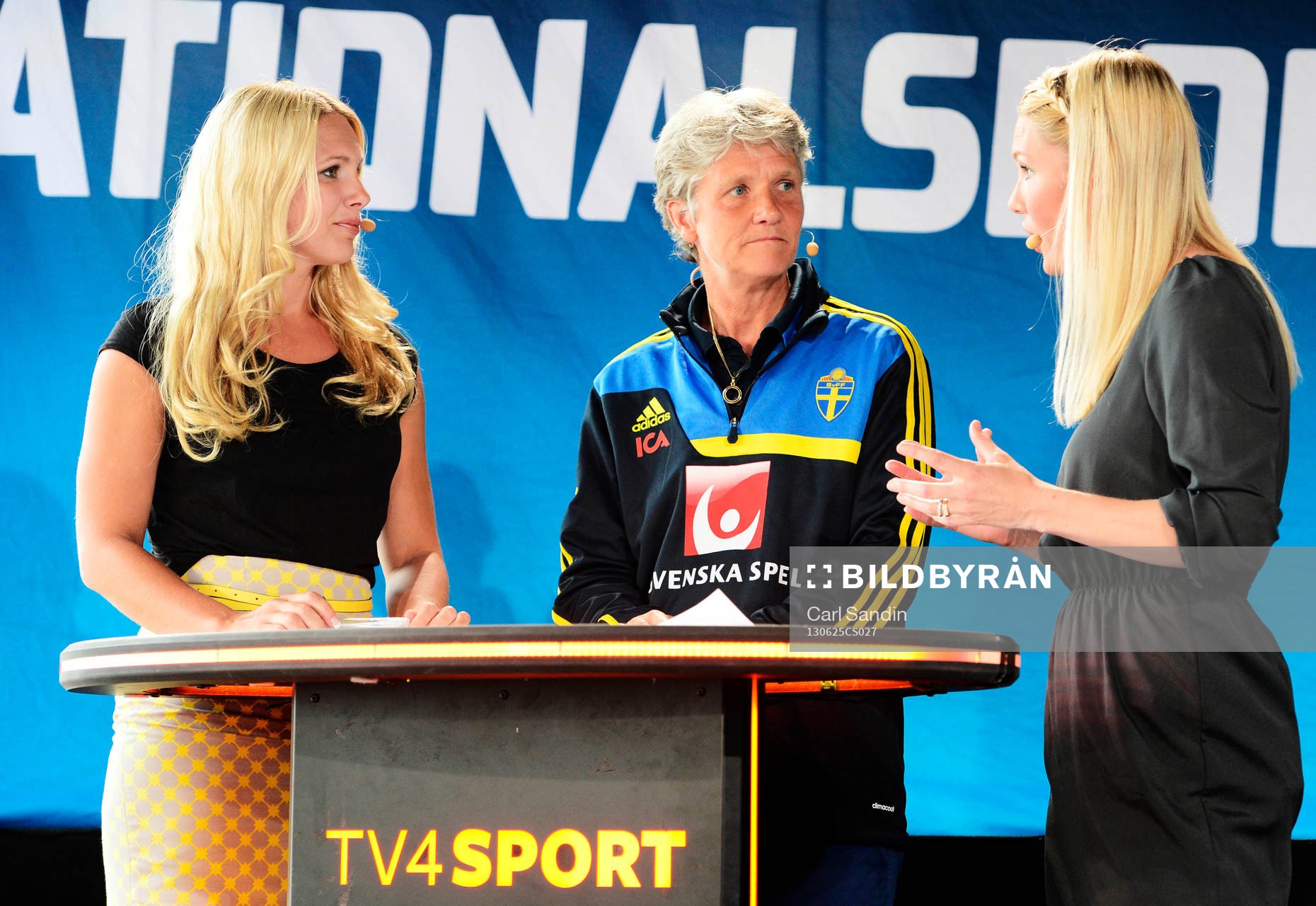 Anna Brolin och Sveriges förbundskapten Pia Sundhage och