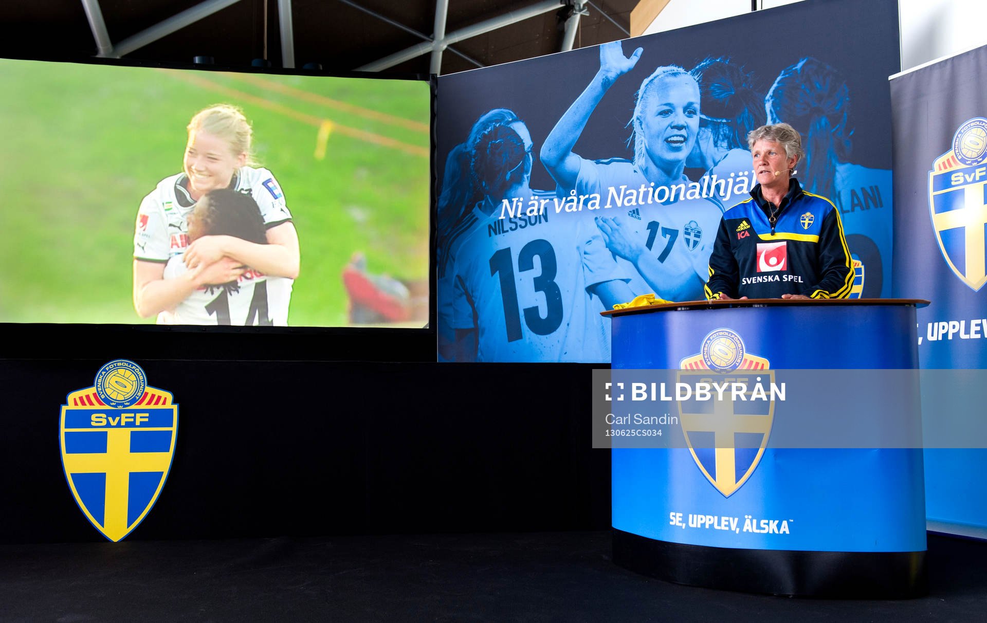 Sveriges förbundskapten Pia Sundhage presenterar Jenny