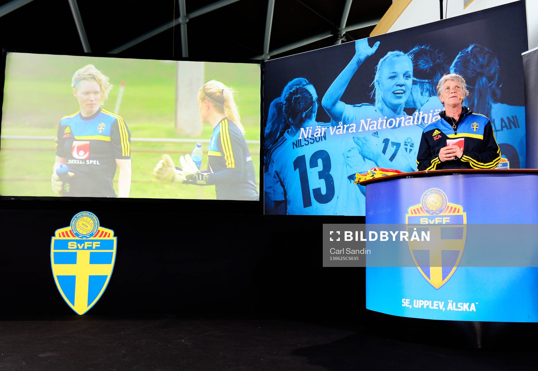 Sveriges förbundskapten Pia Sundhage presenterar Hedvig