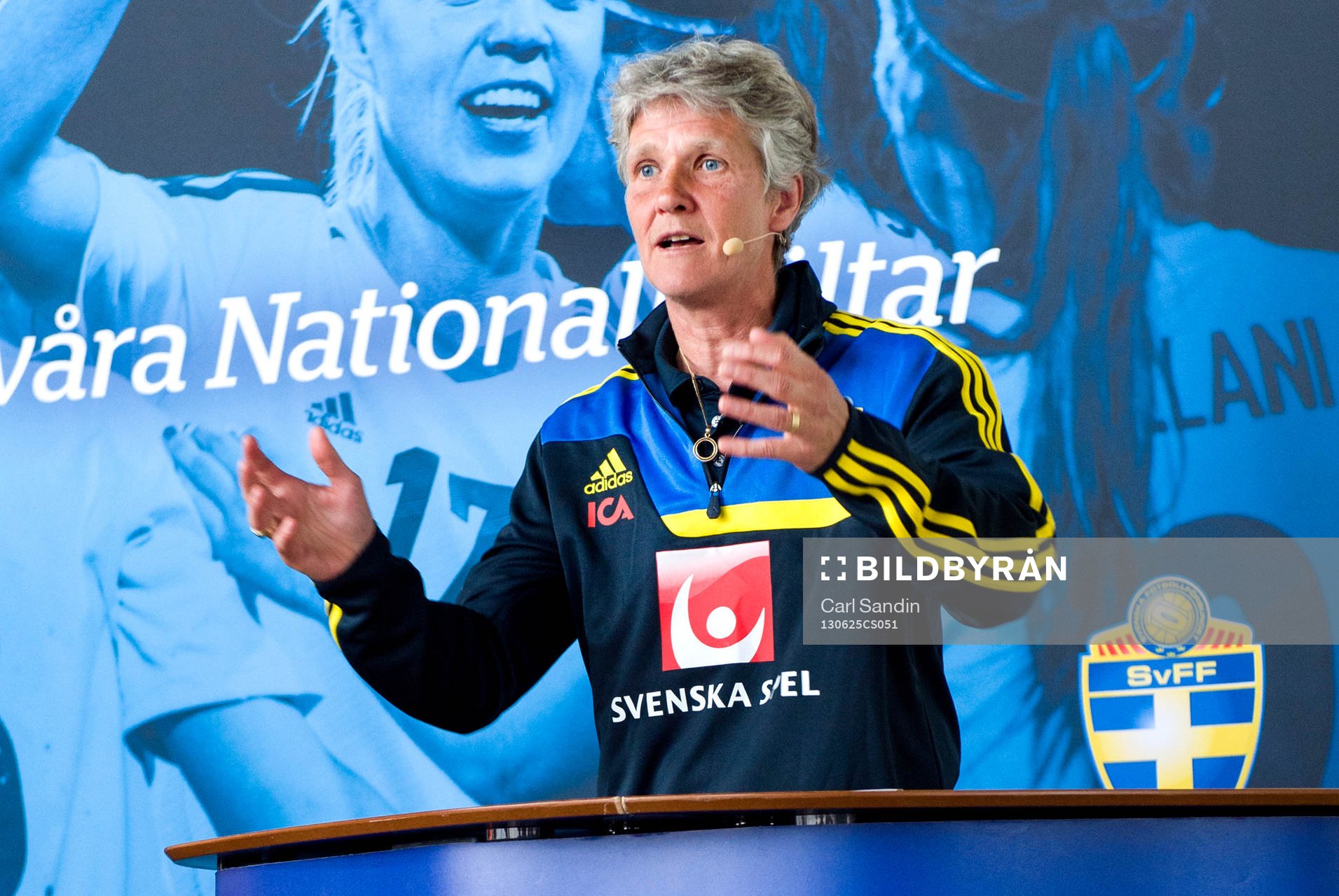 Sveriges förbundskapten Pia Sundhage presenterar