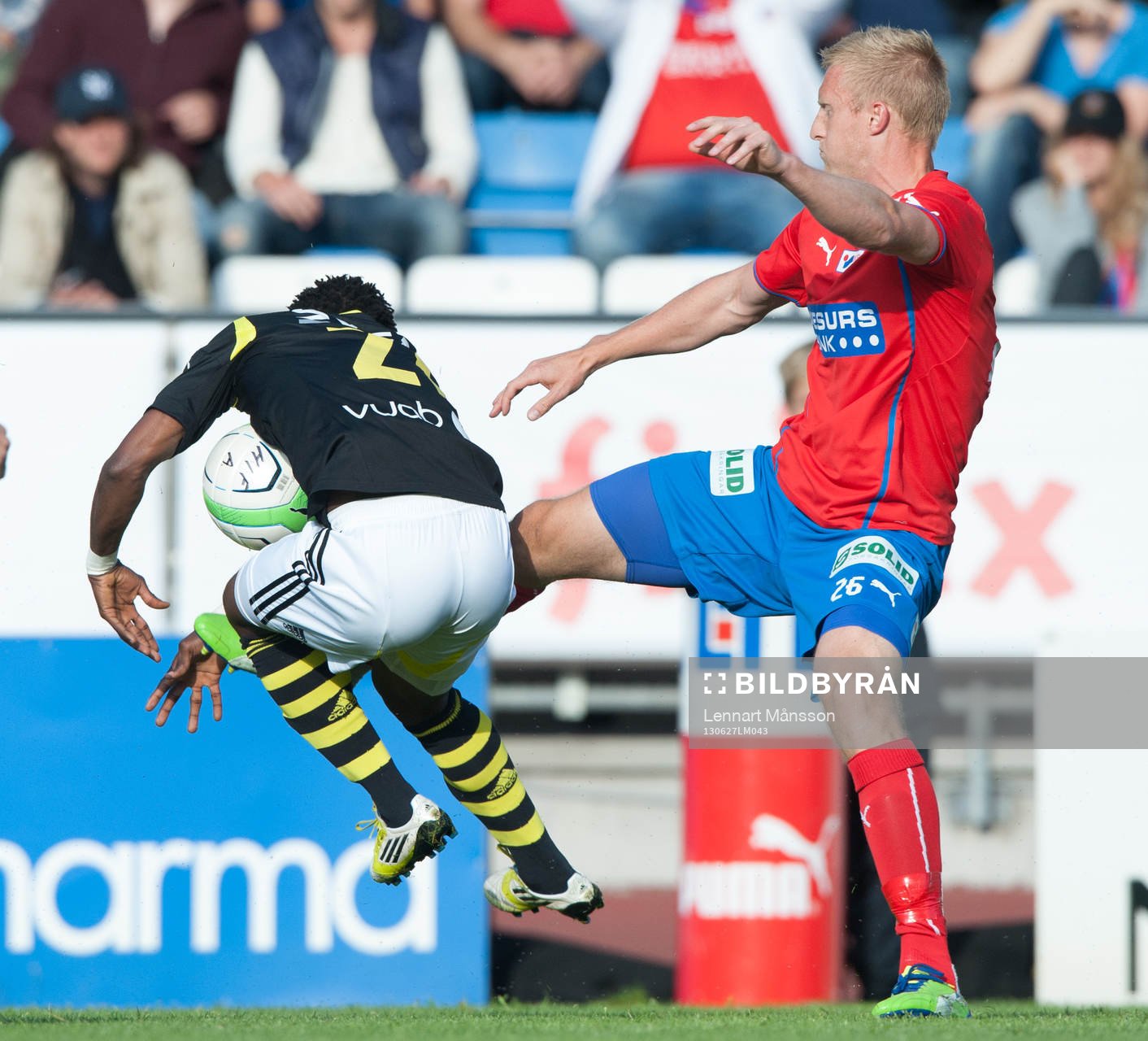 Närkamp, Peter Larsson, Helsingborg, tuff närkamp, bollen