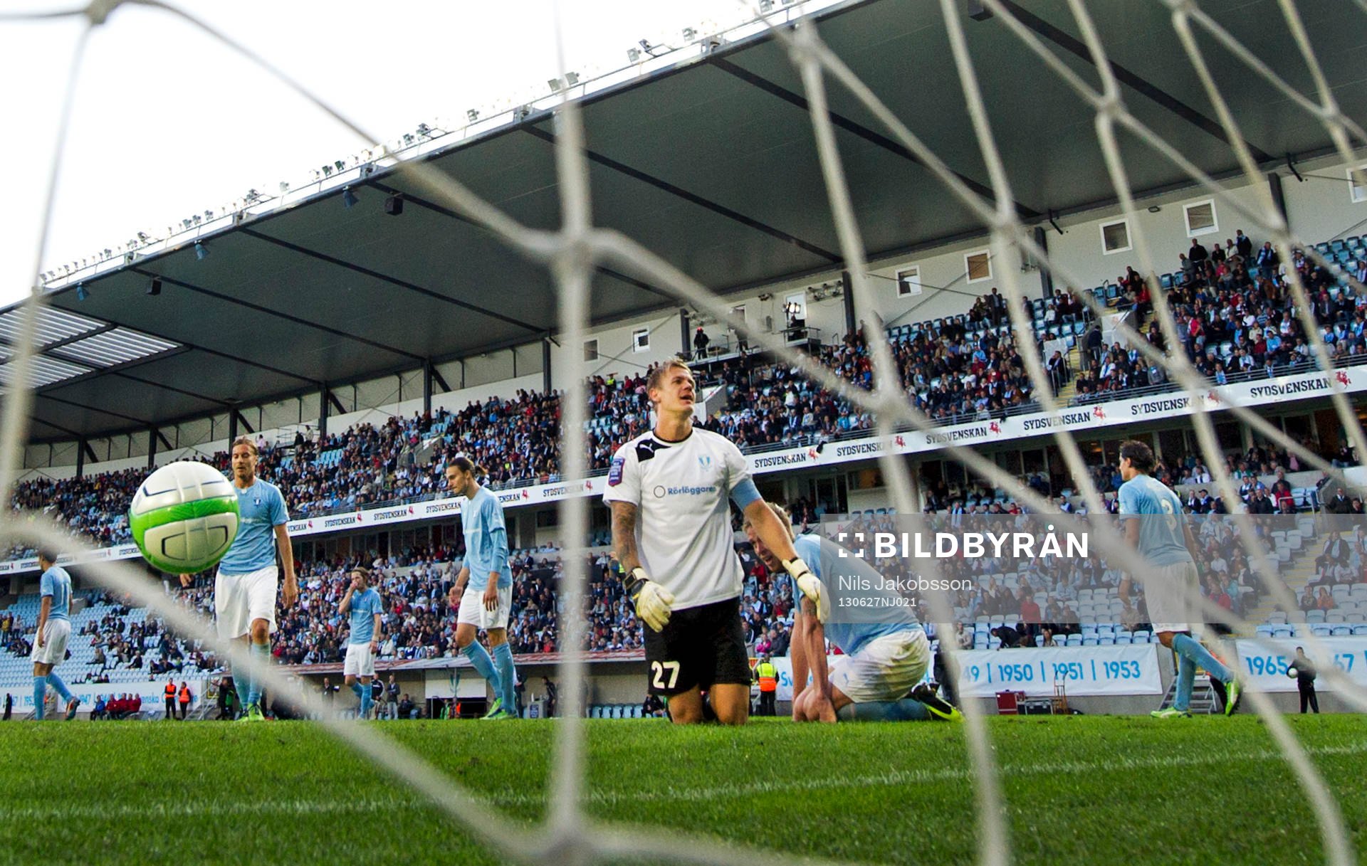 Häckens Rene Makondele gör 2-0 bakom Malmö FFs målvakt