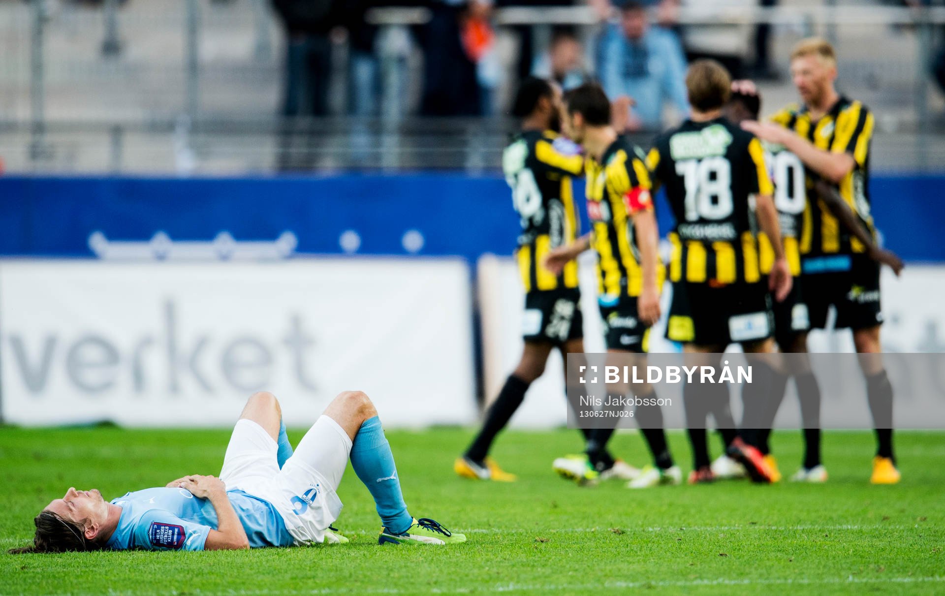 Malmö FFs Markus Halsti deppar samtidigt som Häcken jublar