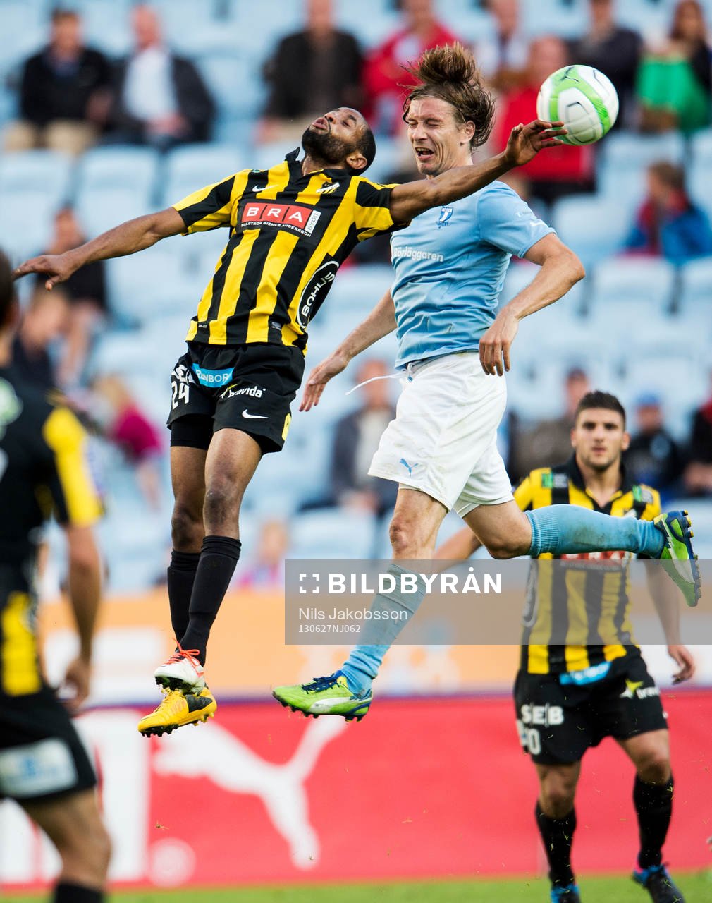Häckens Rene Makondele och Malmö FFs Markus Halsti