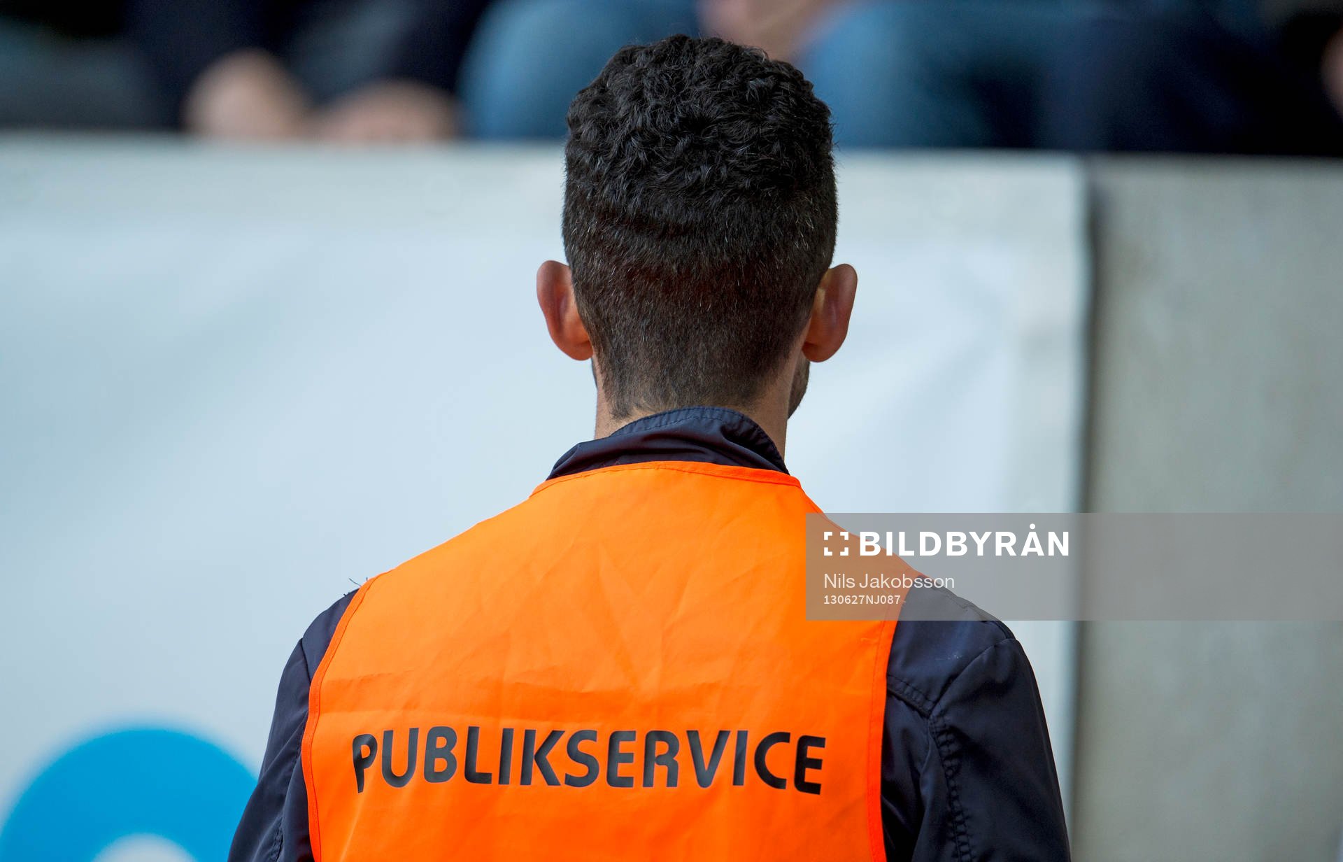 En funktionär som det står publikservice på