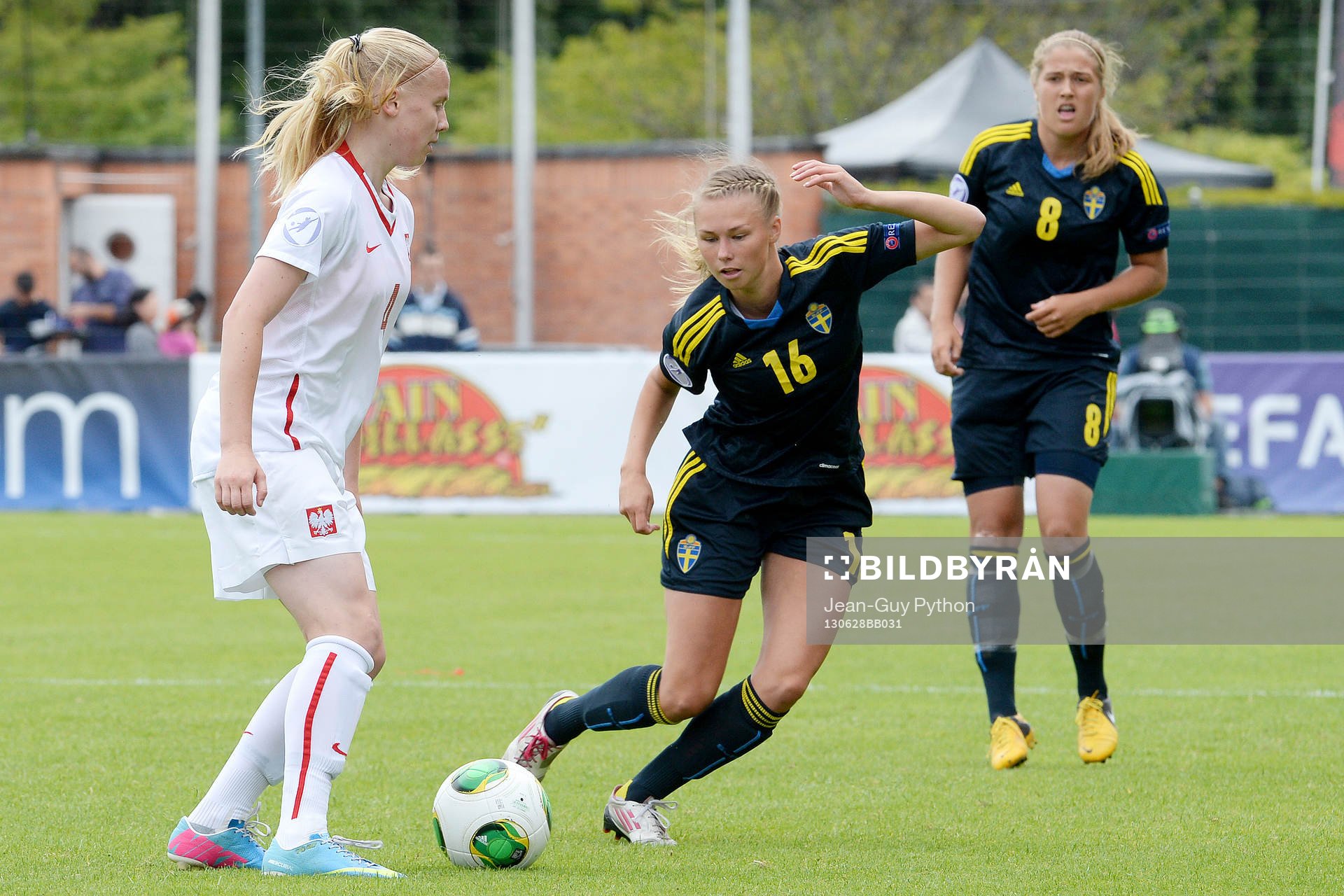 Nyon, 28 Juin 2013; Soccer; UEFA Championship Under 17 Women; Poland - Sweden. Picture show from l. t r. Paulina Dudek, Amanda Östervall and Filippa Angeldal.