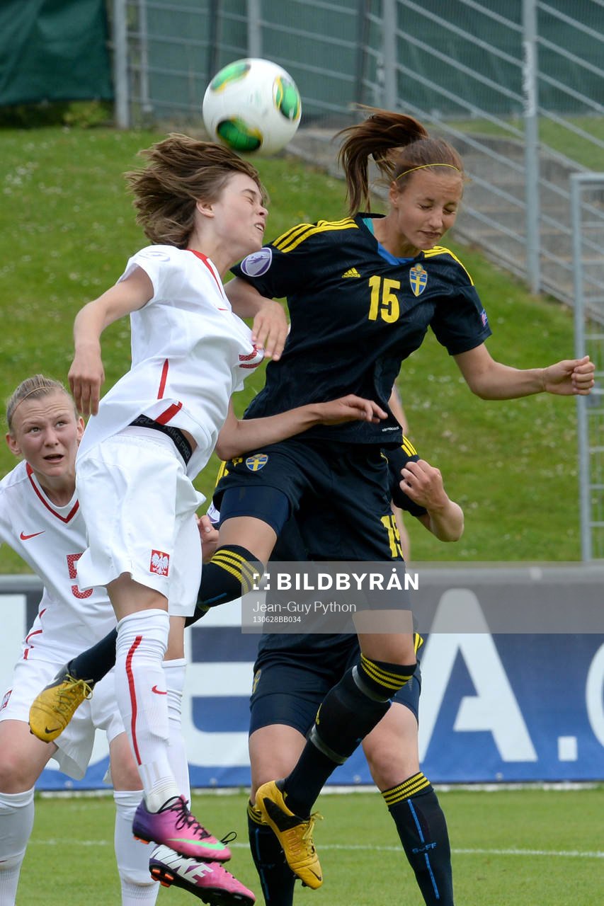 Nyon, 28 Juin 2013; Soccer; UEFA Championship Under 17 Women; Poland - Sweden. Picture show from l. t r. Dominka Deren and Nathalie Björn