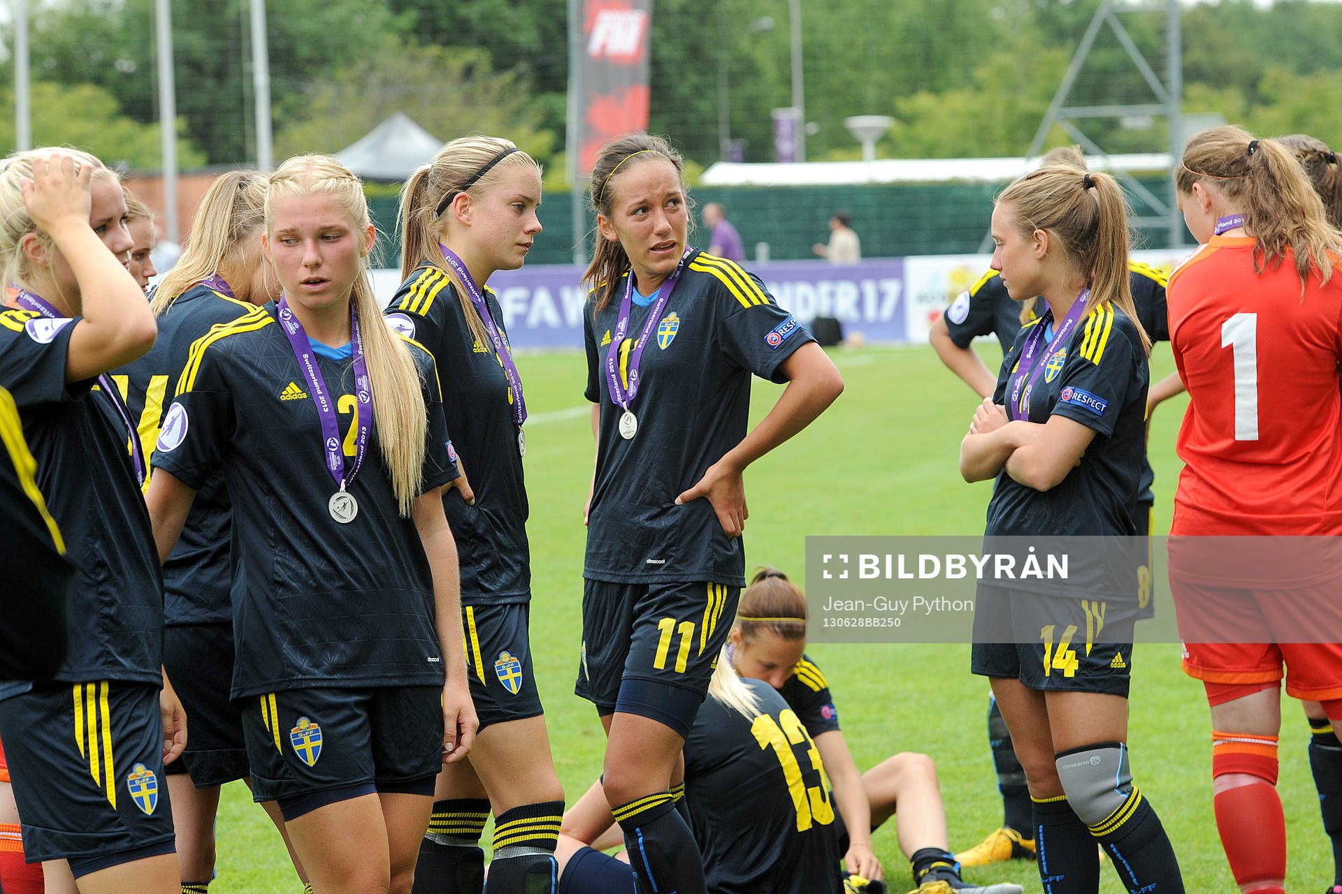 Nyon, 28 Juin 2013; Soccer; UEFA Championship Under 17 Women; Poland - Sweden. Poland win; Swedish Team after the match