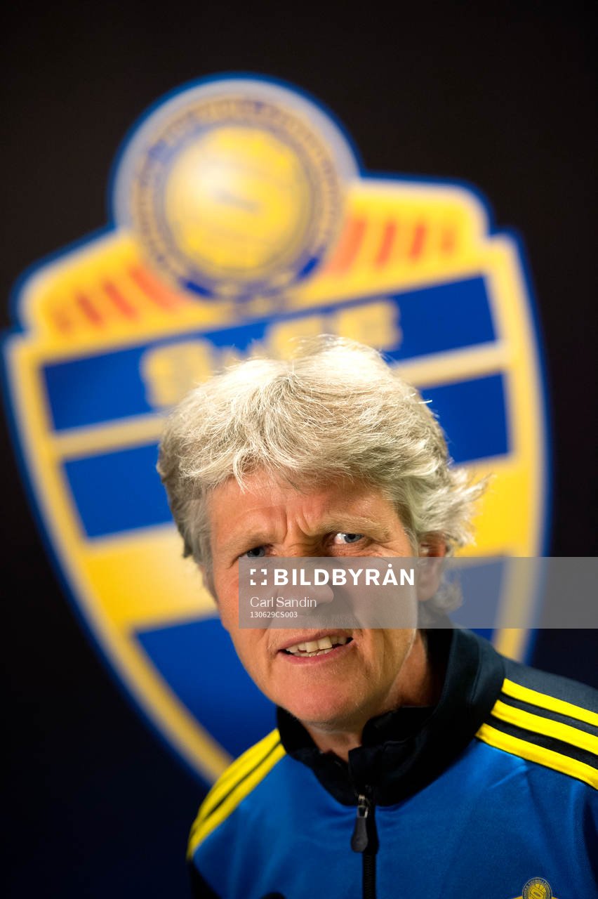 Sveriges förbundskapten Pia Sundhage blir intervjuad