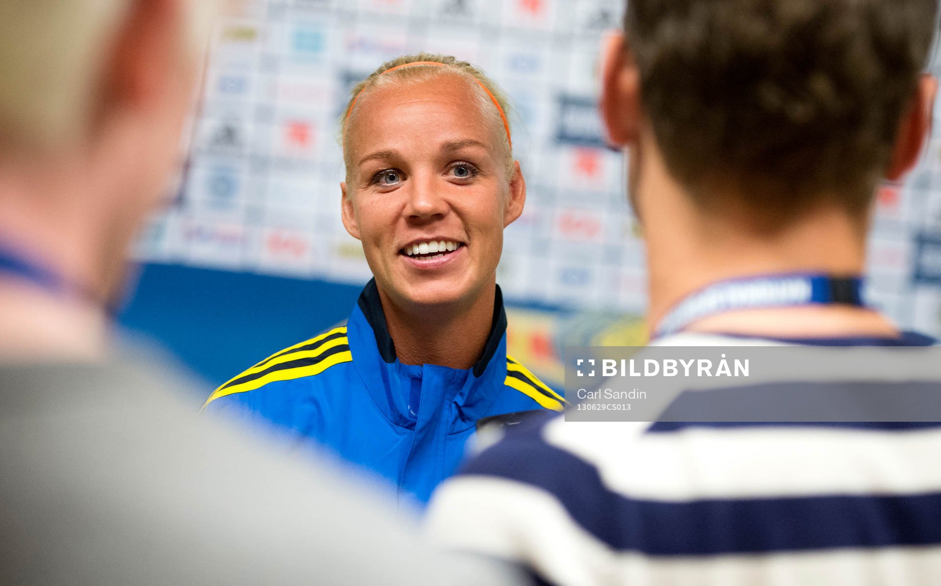 Sveriges Caroline Seger blir intervjuad